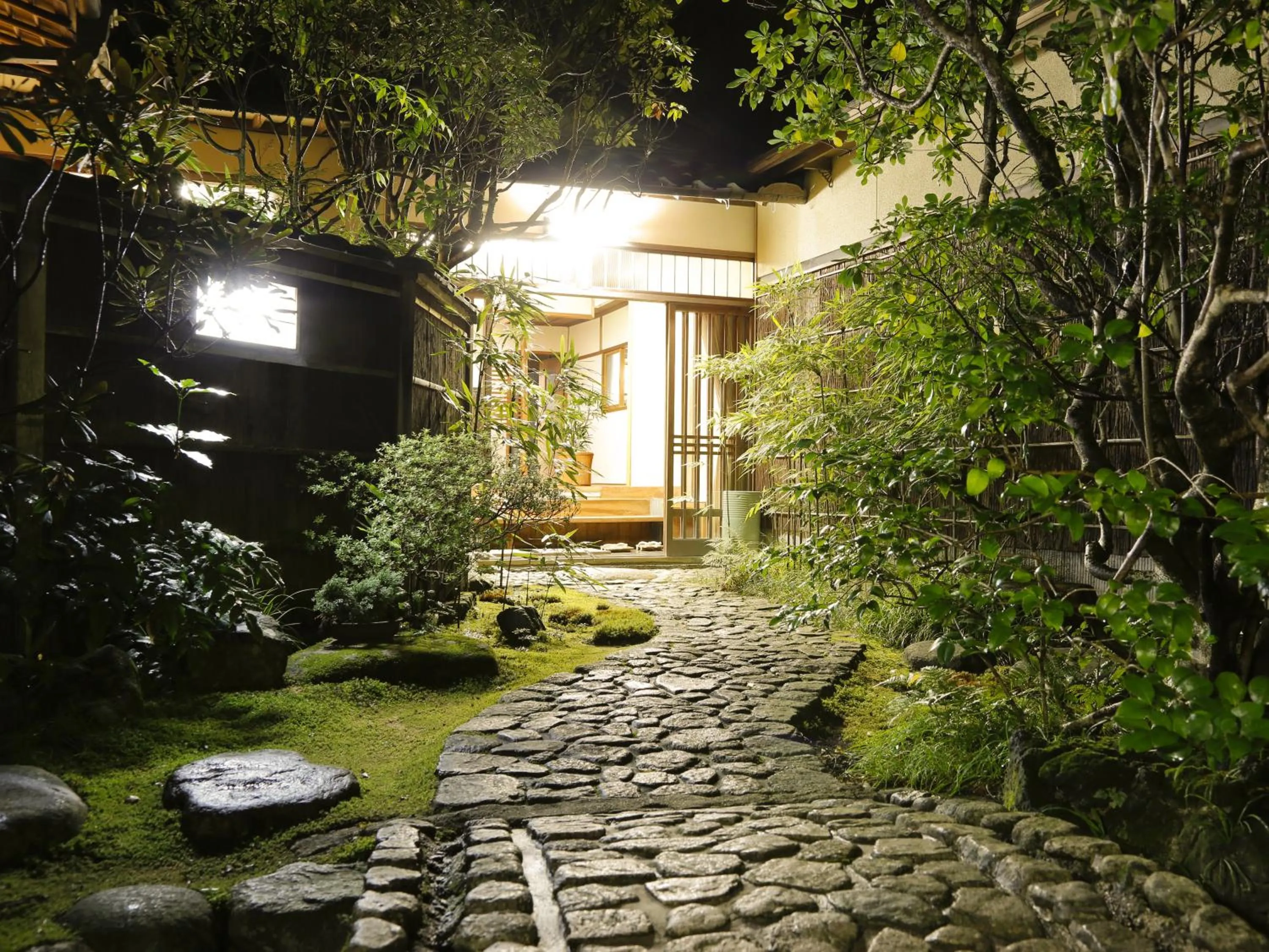 Garden in Hashinoya Bekkan Ransui
