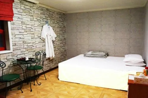 Photo of the whole room, Bed in J Motel Gwangalli Busan