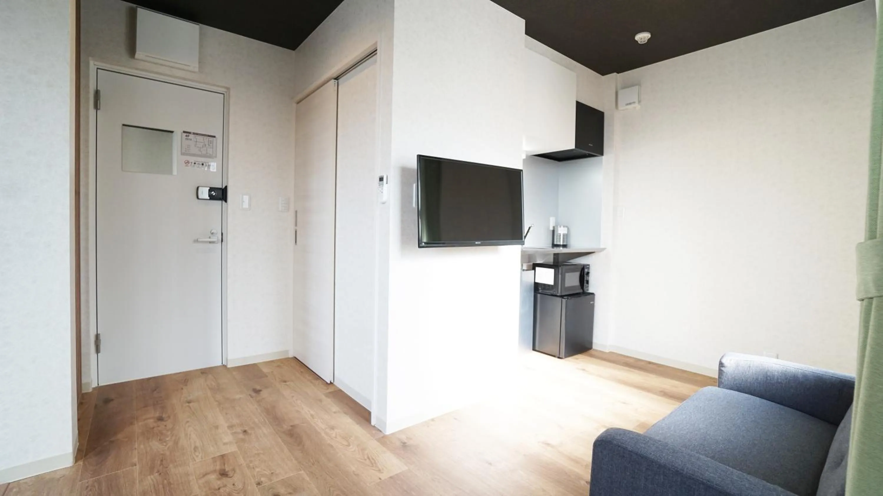 TV and multimedia in Poly Hostel Osaka