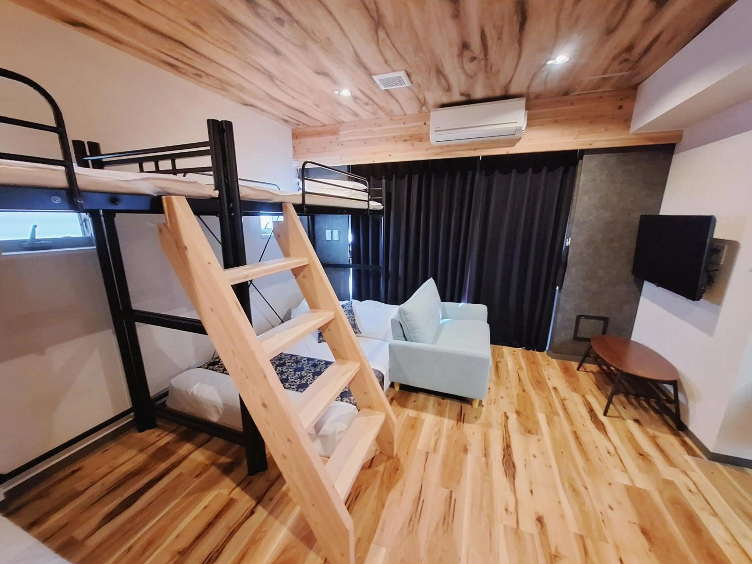 TV and multimedia, Bed in Poly Hostel Osaka