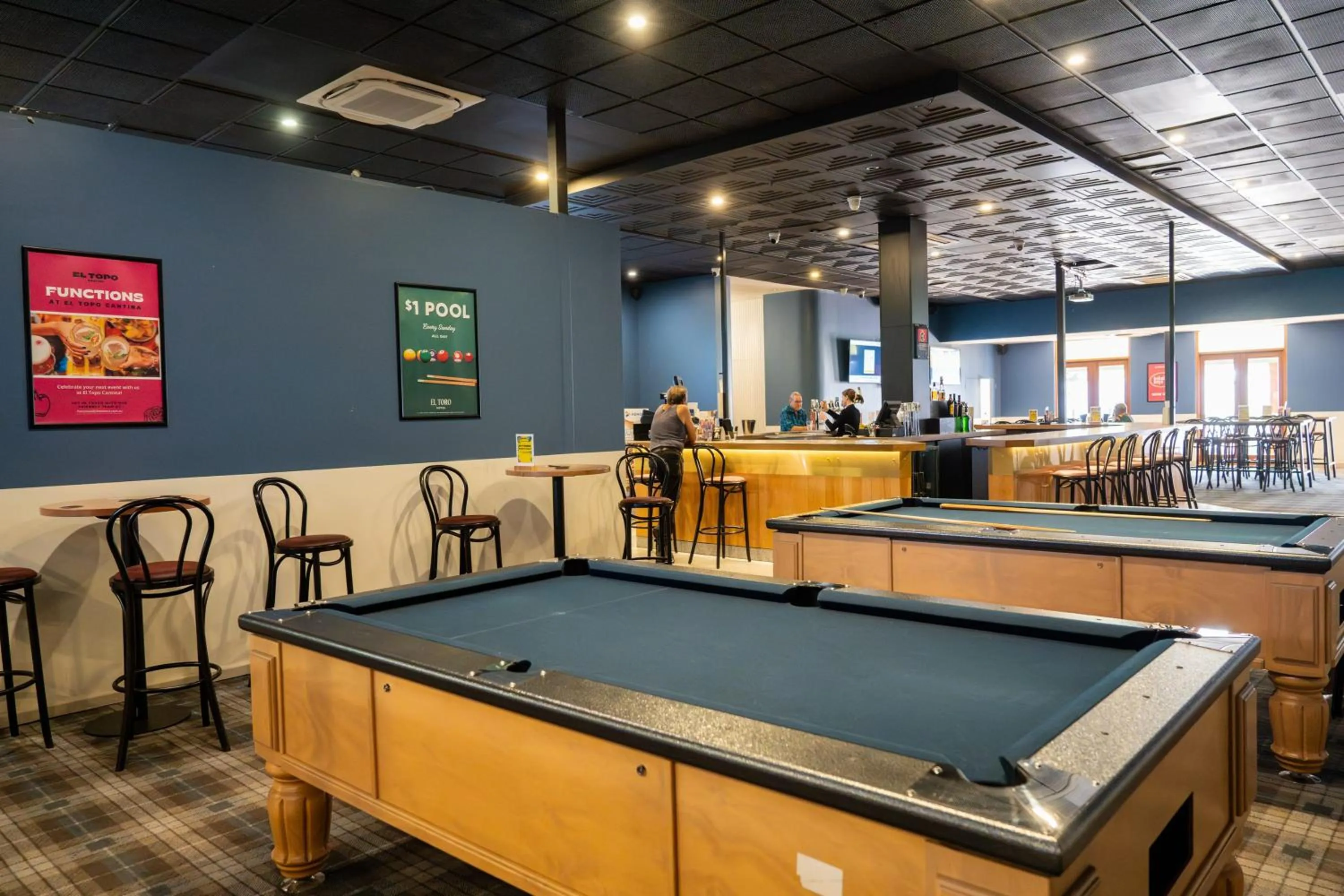 Billiard in El Toro Motel