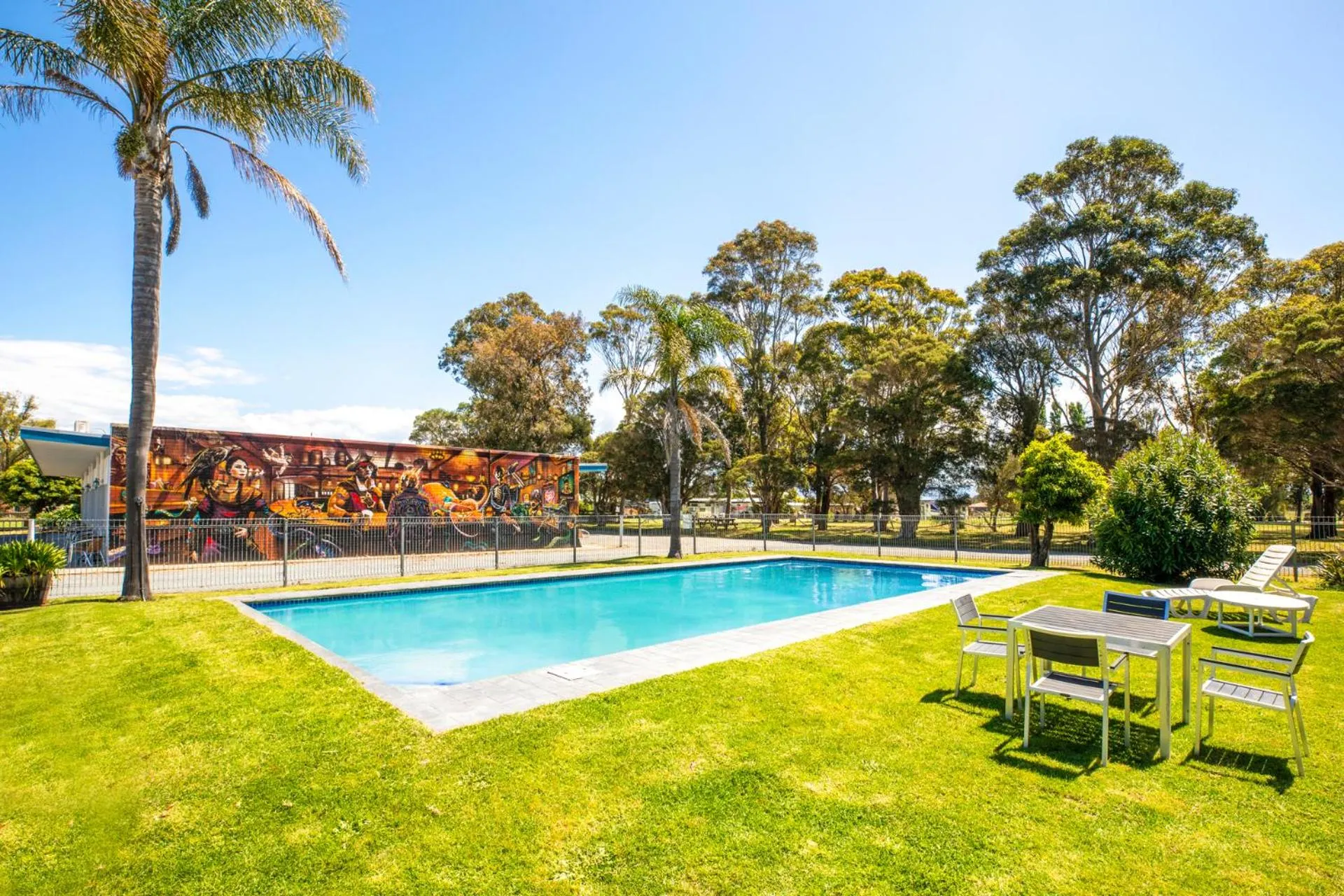 Pool view in Ship Inn Motel Yarram