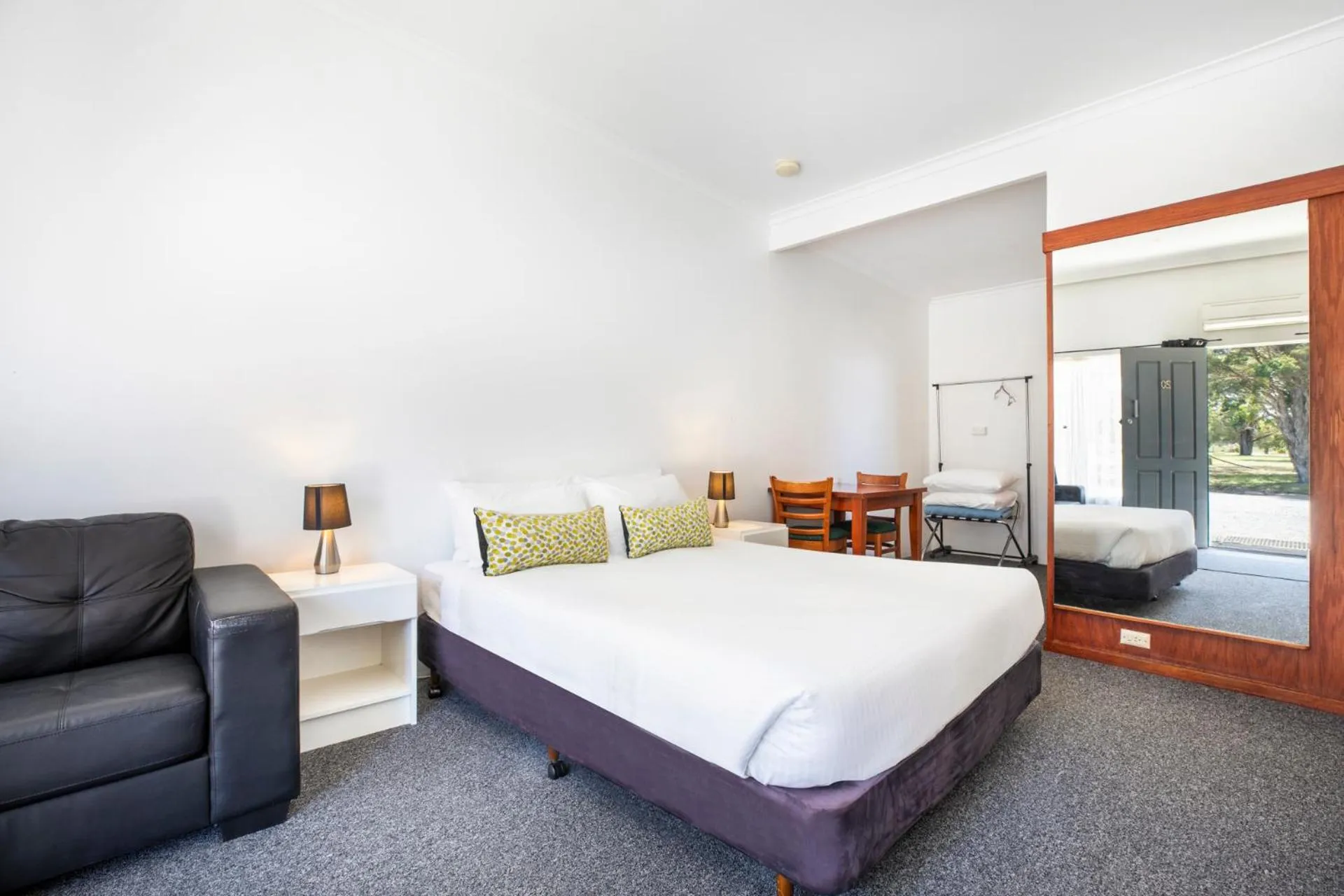 Photo of the whole room, Bed in Ship Inn Motel Yarram