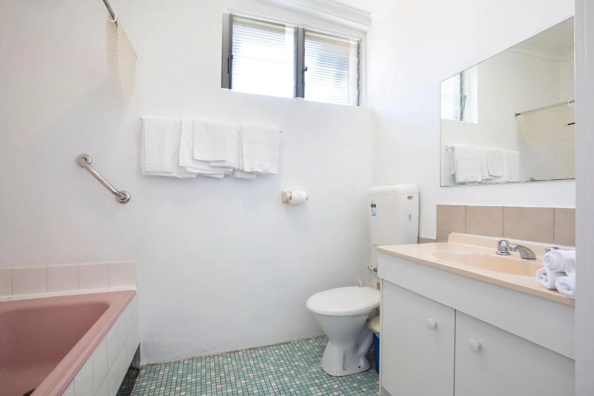 Bathroom in Ship Inn Motel Yarram