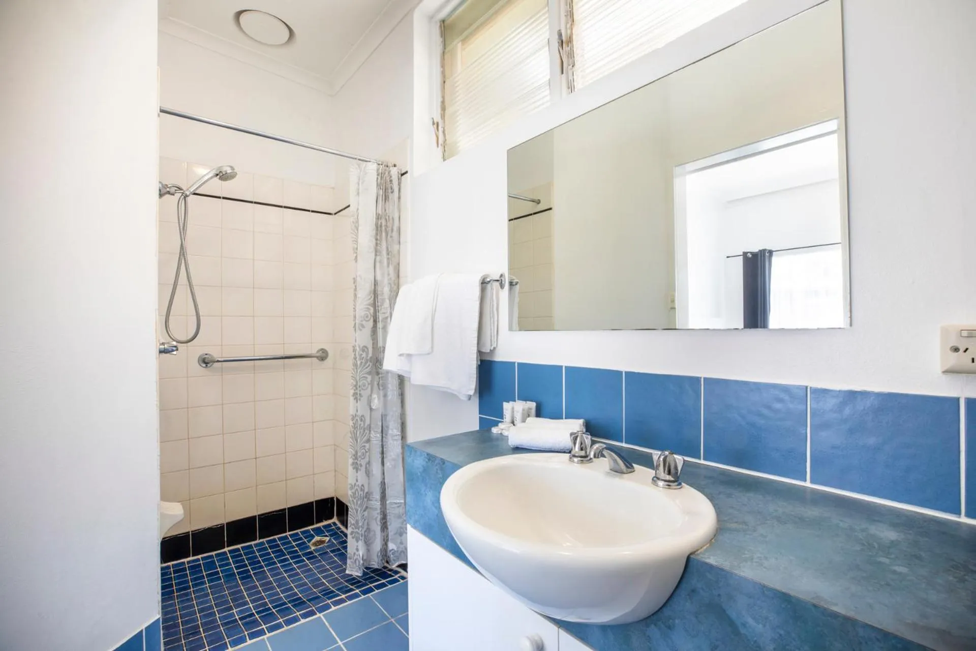 Bathroom in Ship Inn Motel Yarram