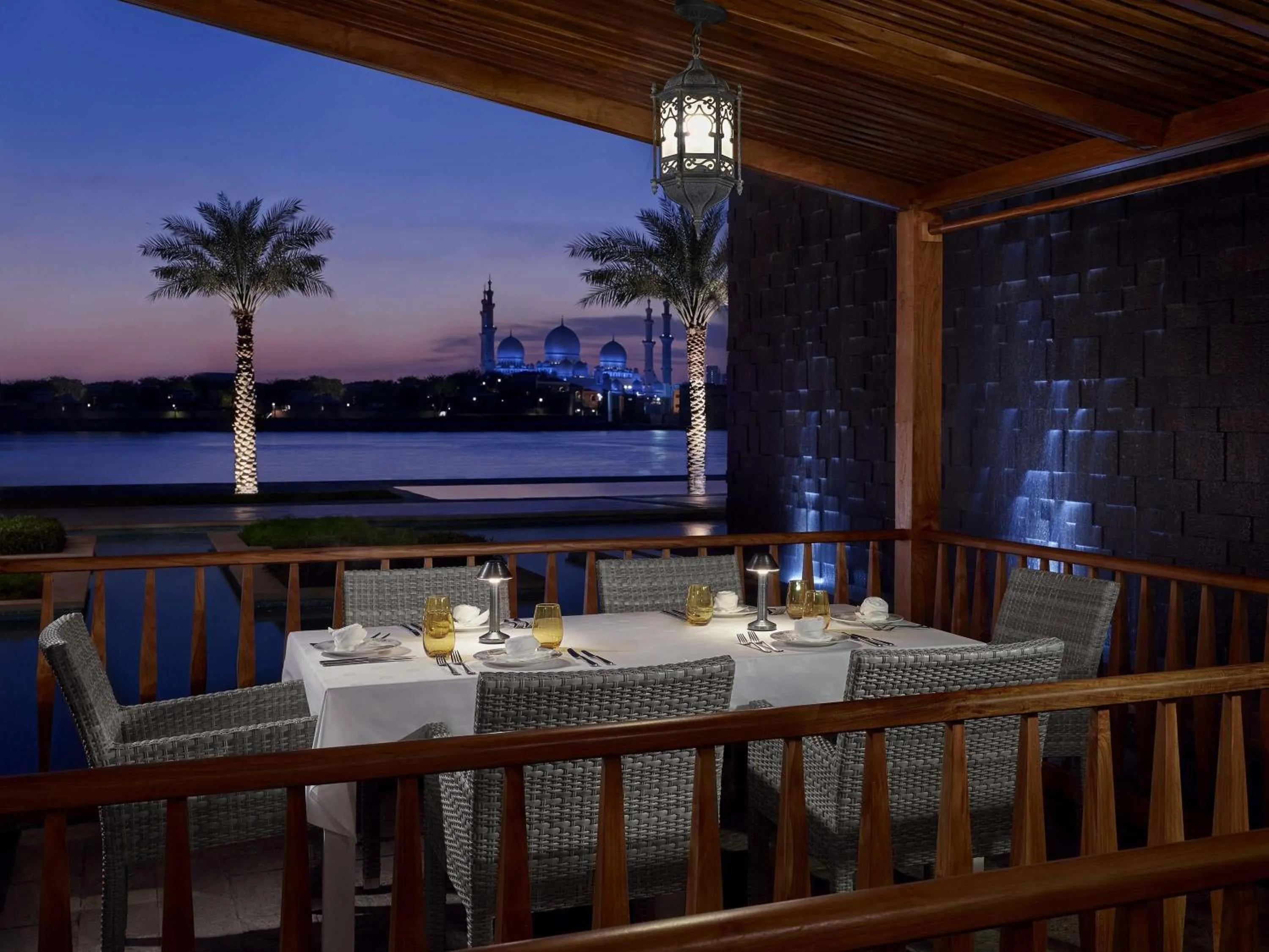 Restaurant/places to eat in Fairmont Bab Al Bahr