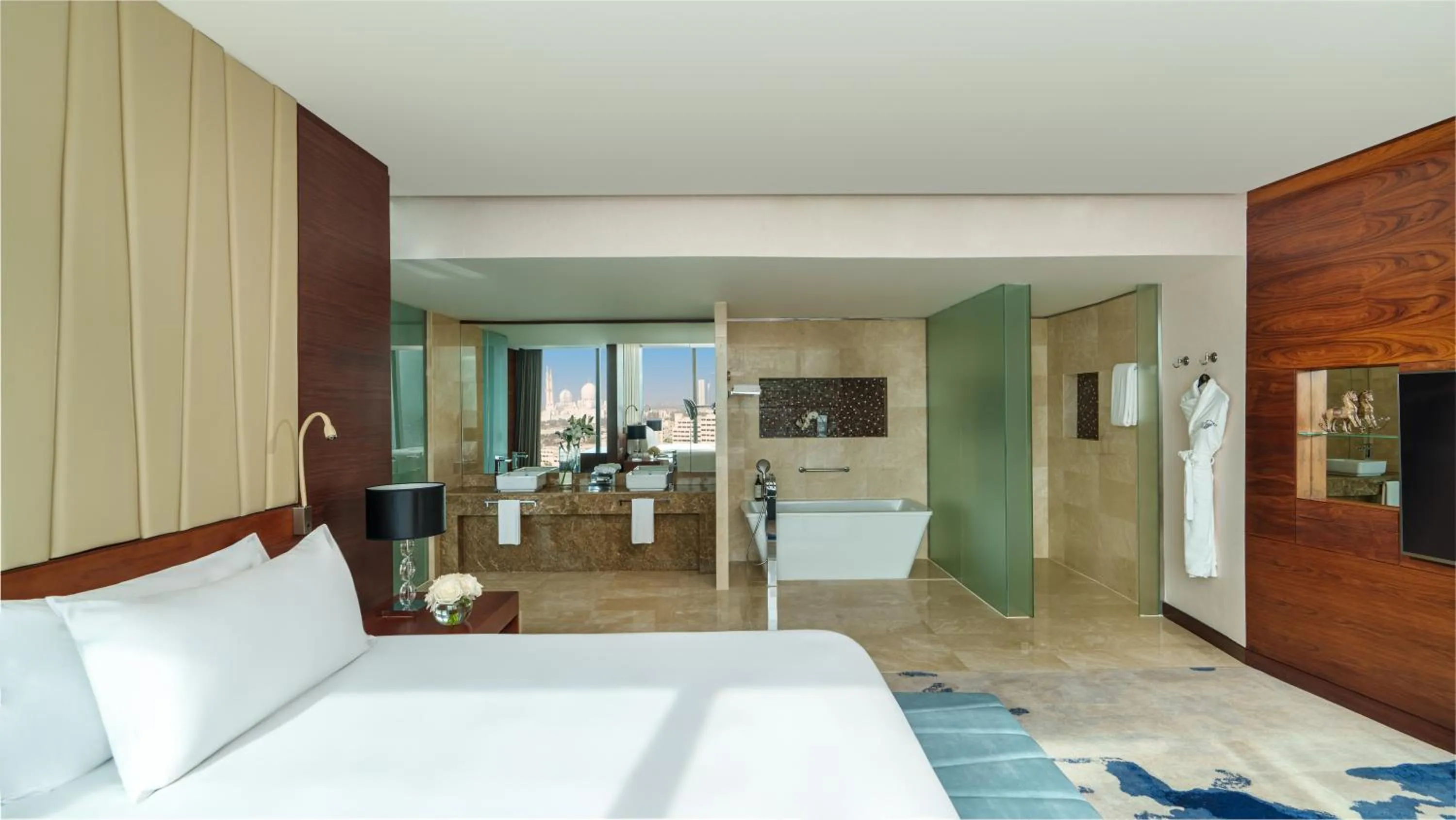Bathroom, Bed in Fairmont Bab Al Bahr