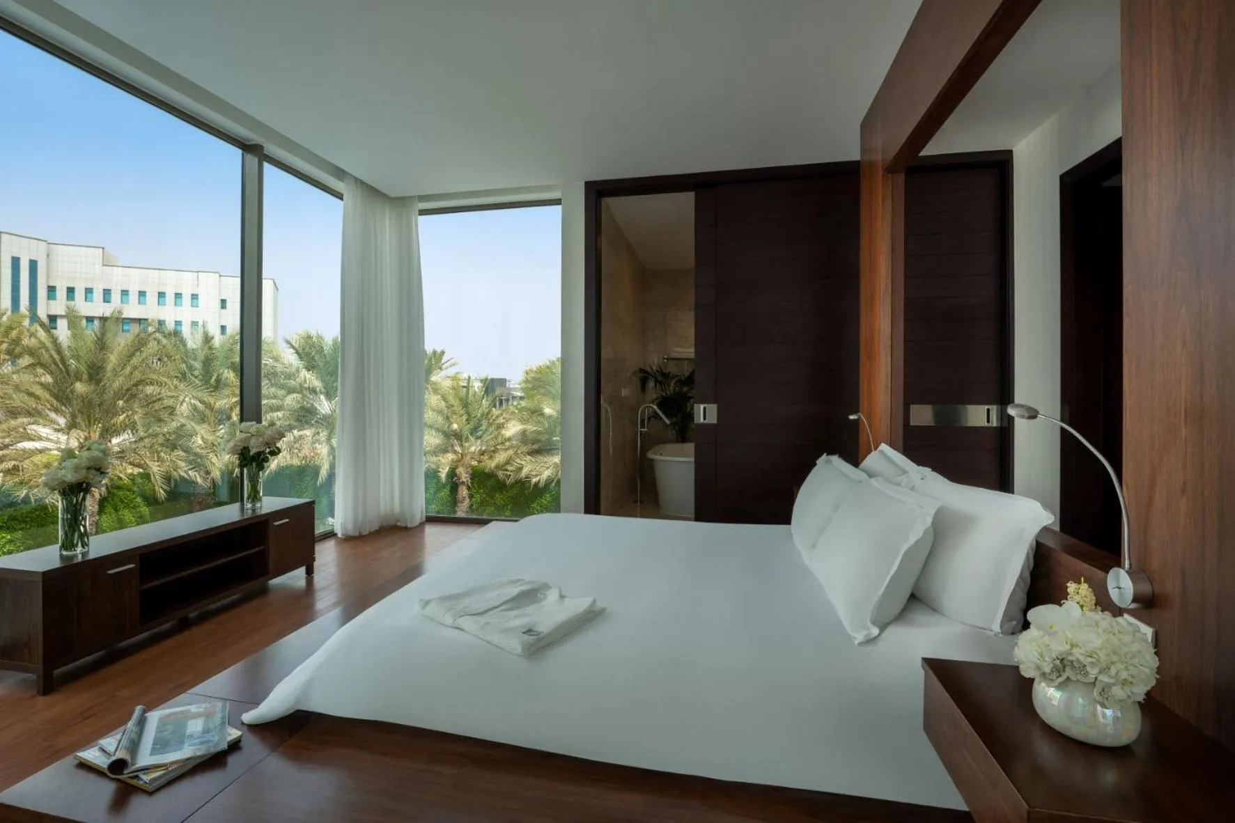 Bed in Fairmont Bab Al Bahr