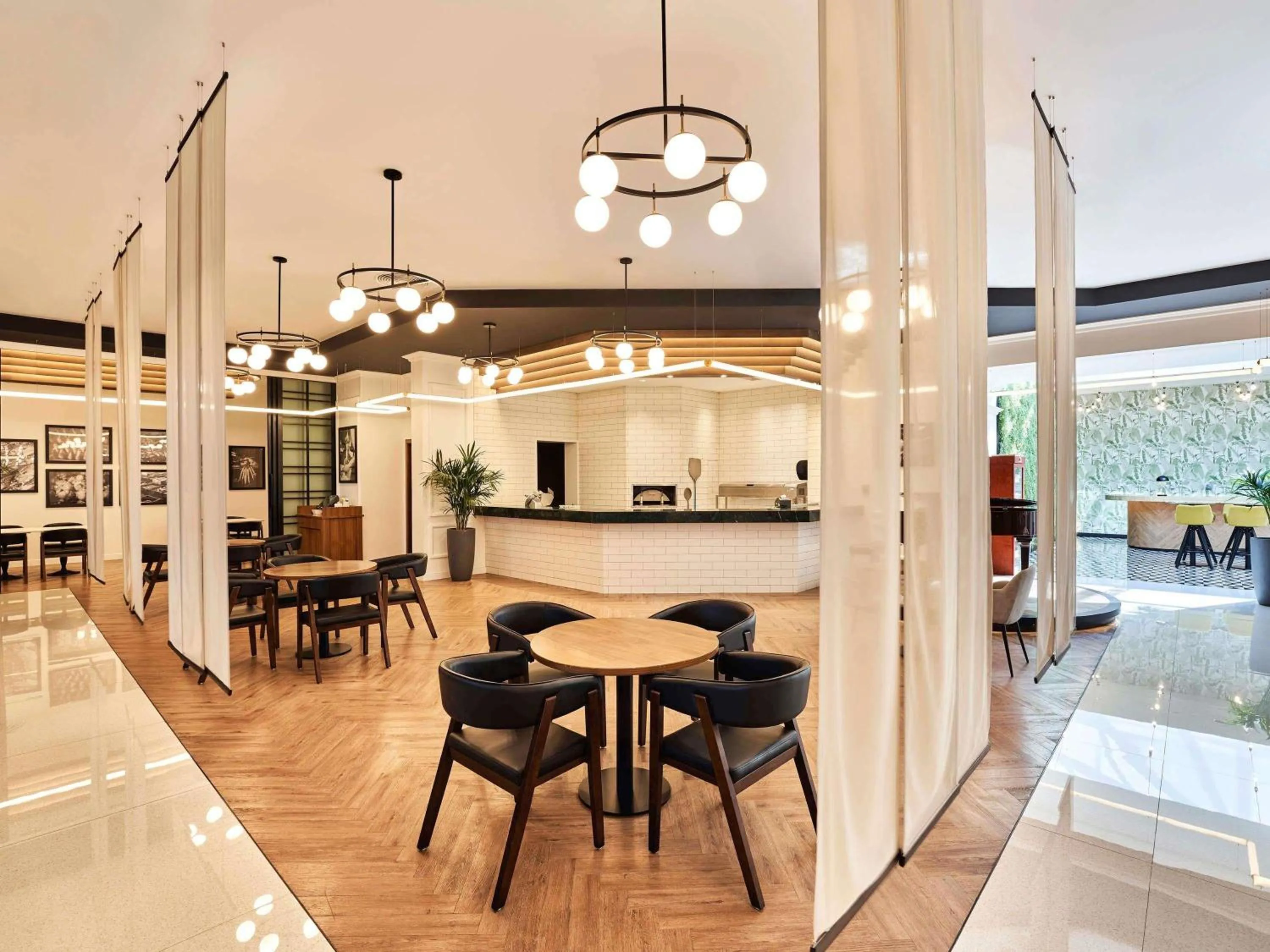 Restaurant/places to eat in Fairmont Bab Al Bahr