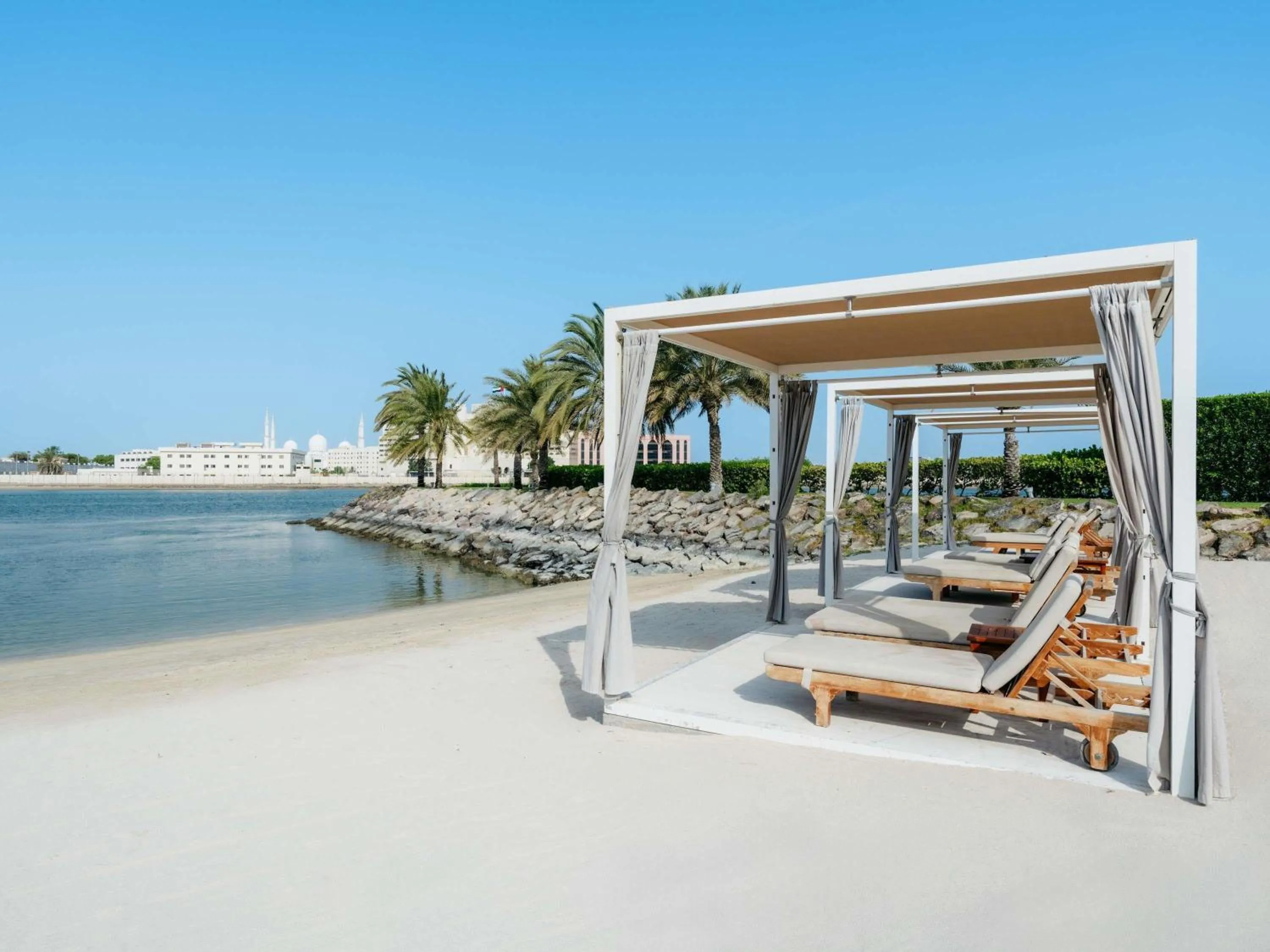 Restaurant/places to eat in Fairmont Bab Al Bahr