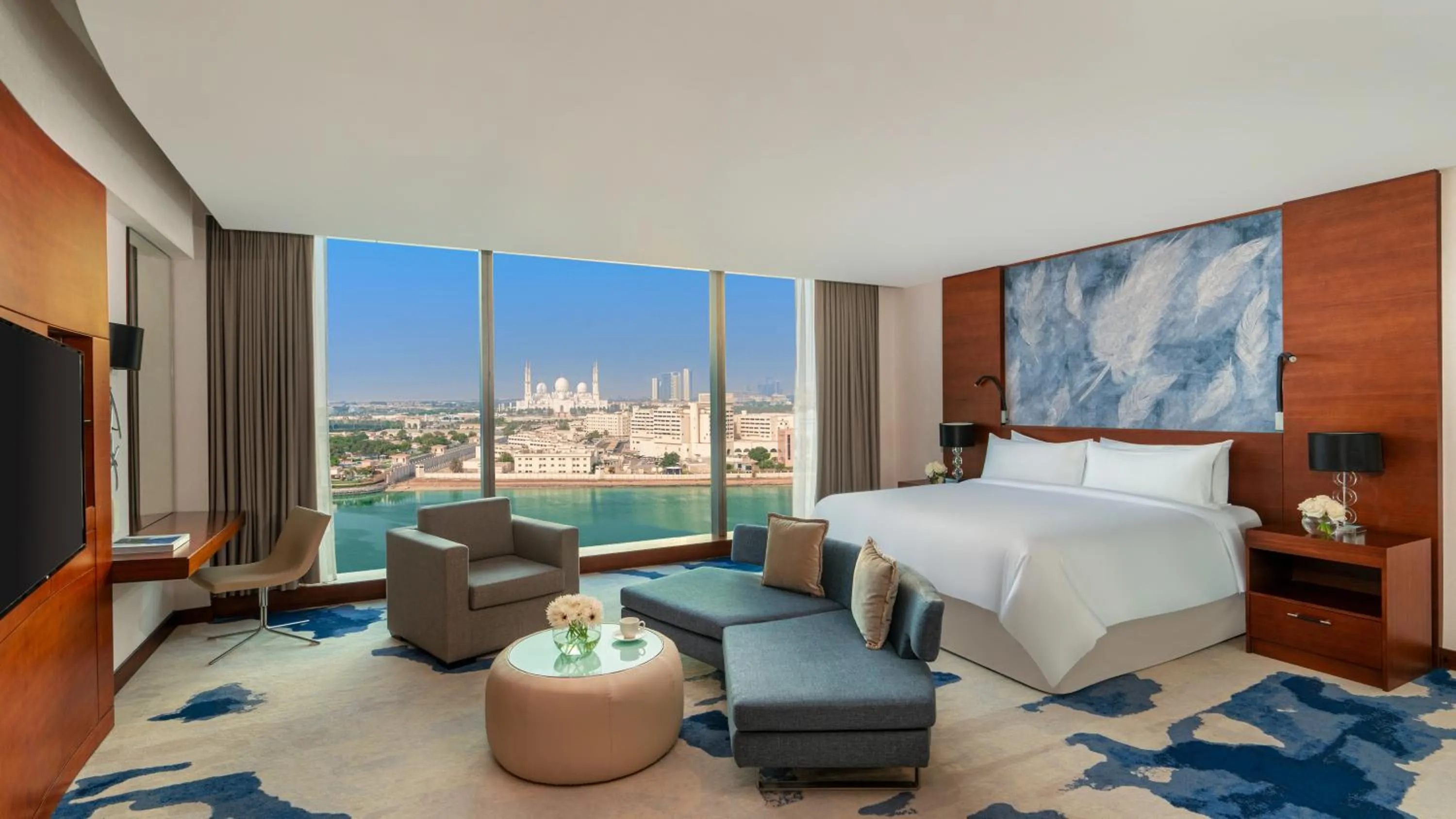 Photo of the whole room, Bed in Fairmont Bab Al Bahr