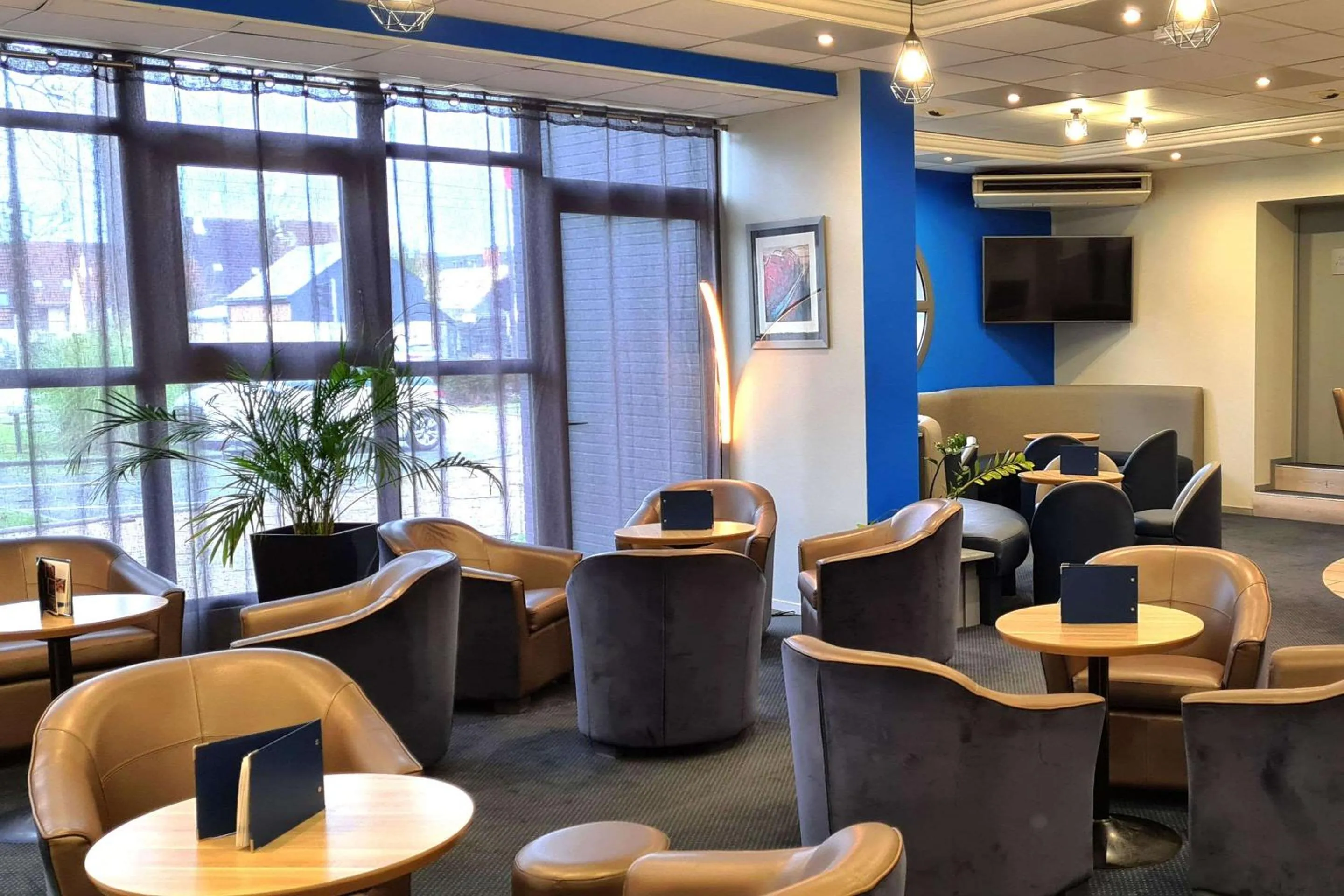 Lobby or reception in Hotel Le Circuit Le Mans