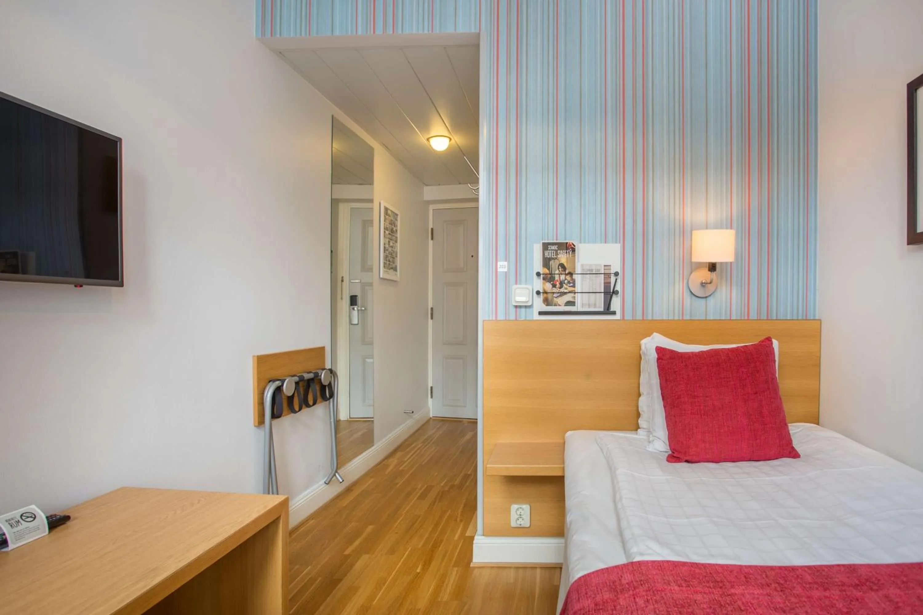 Bedroom, Bed in Scandic Stortorget