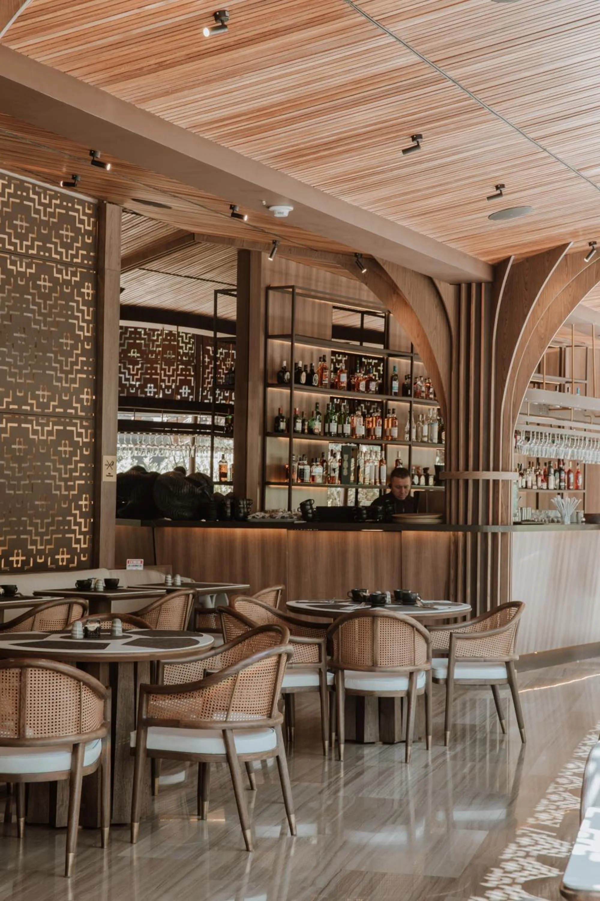 Restaurant/places to eat in Binn Hotel