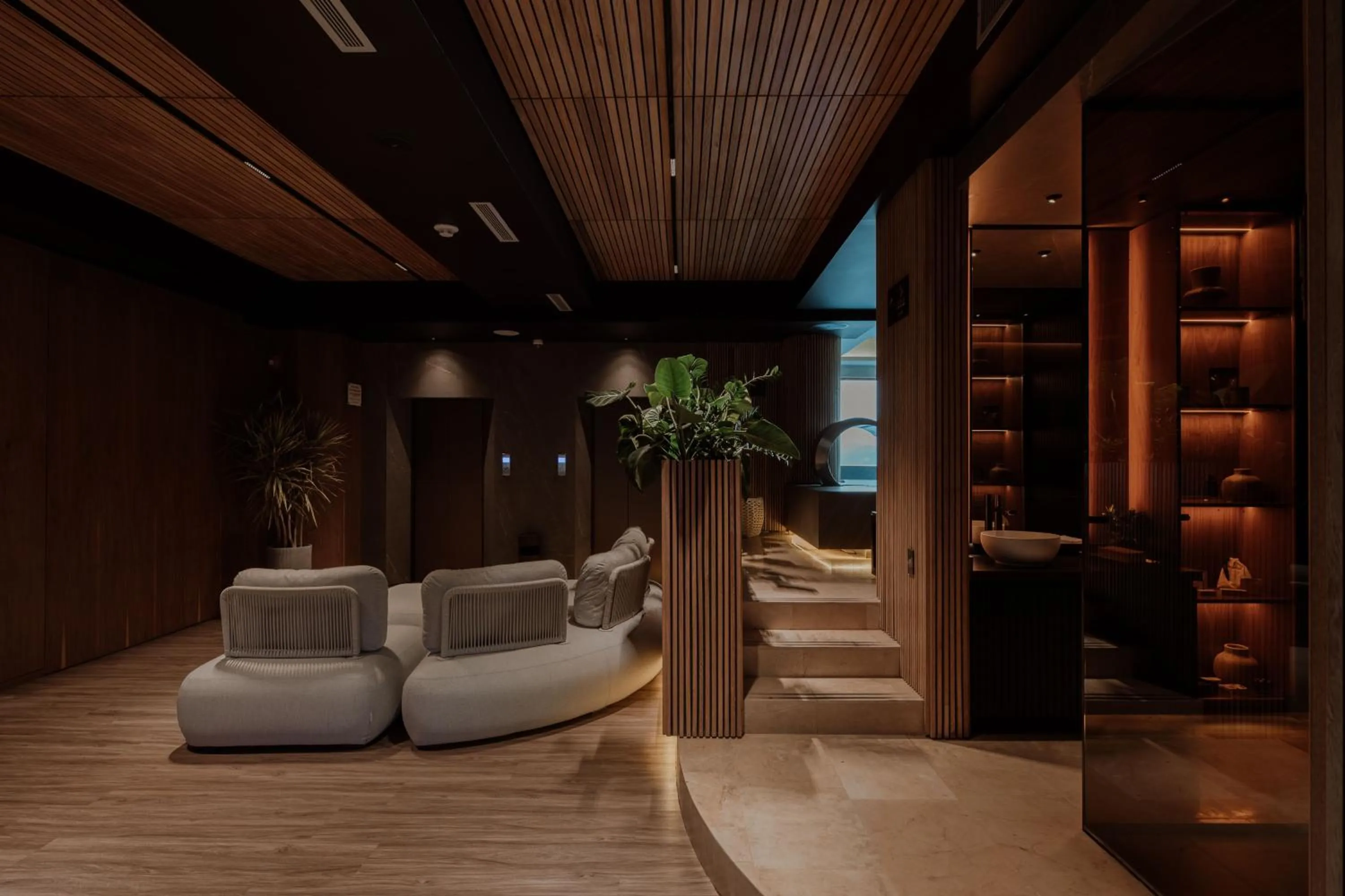 Area and facilities in Binn Hotel