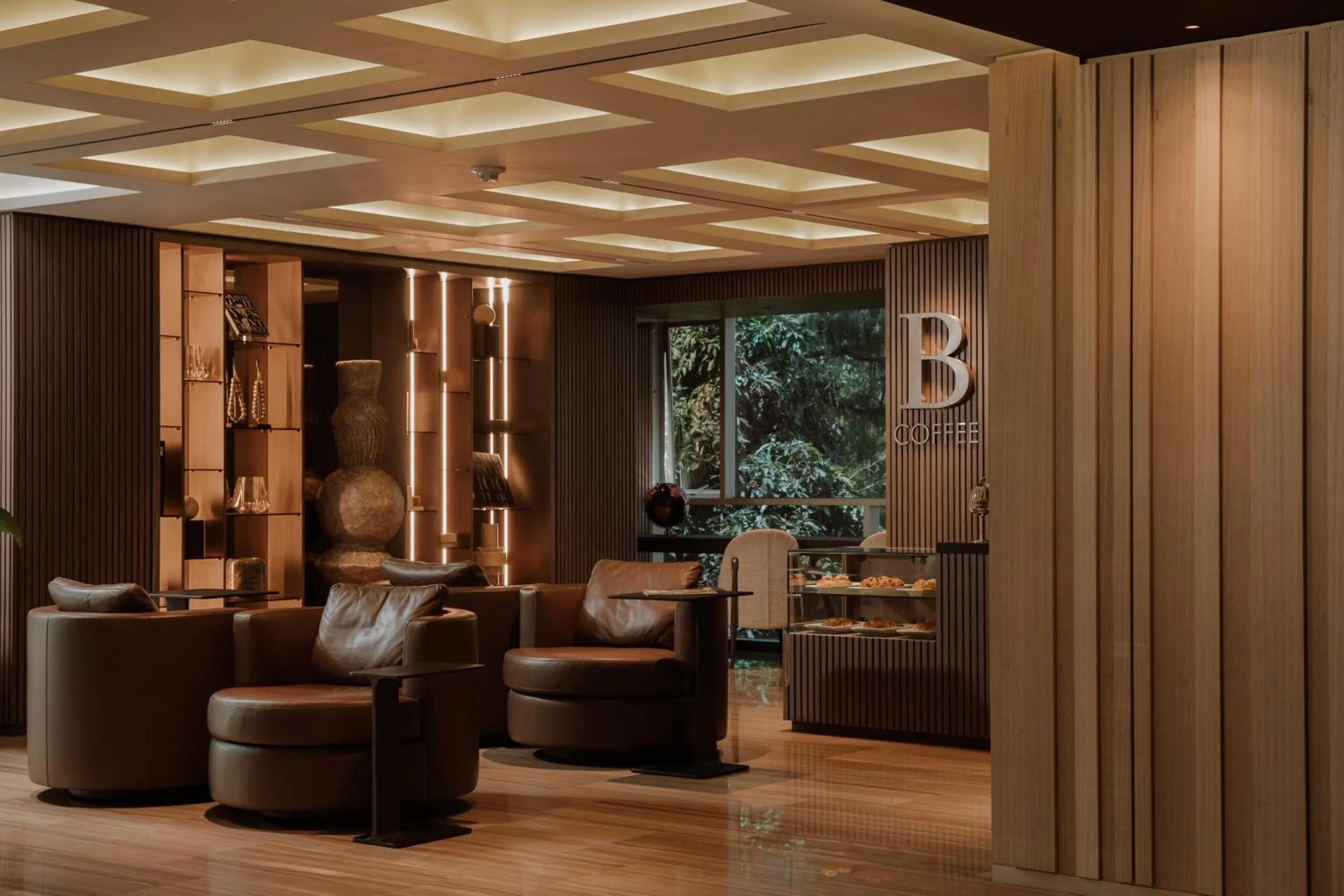 Restaurant/places to eat in Binn Hotel