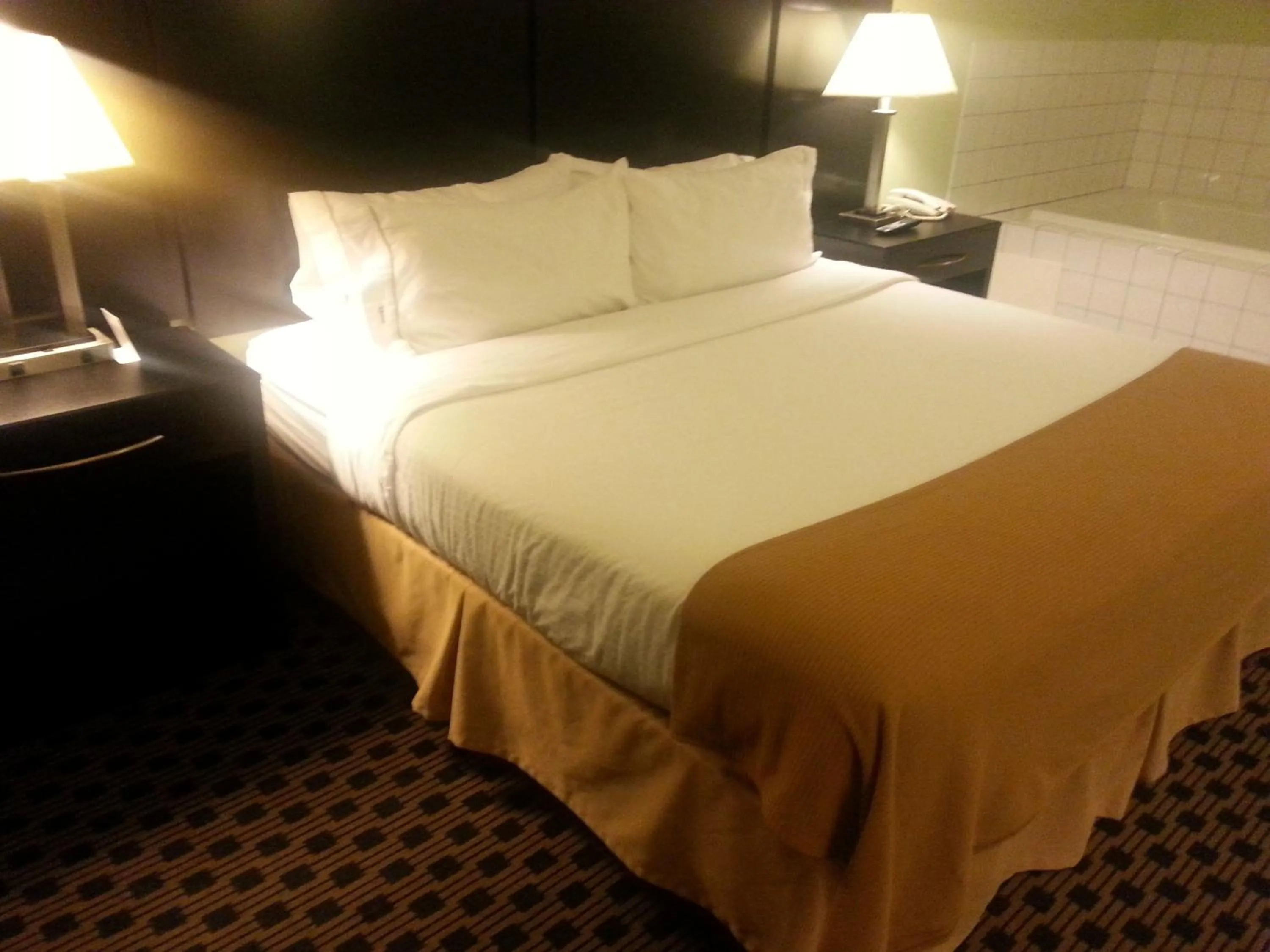 Photo of the whole room, Bed in Holiday Inn Express - Indianapolis - Southeast by IHG