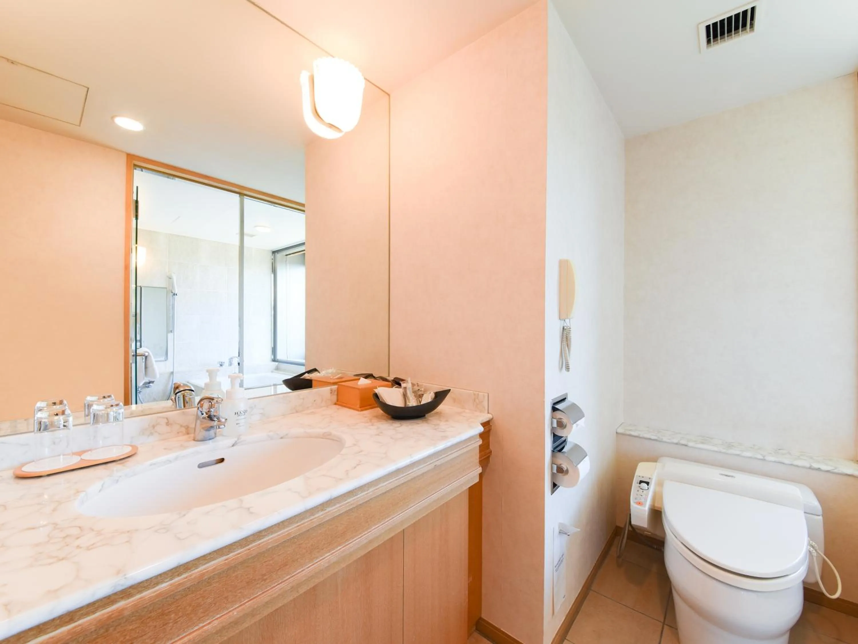 Bathroom in Forest Inn Showakan (Okura Hotels & Resorts)