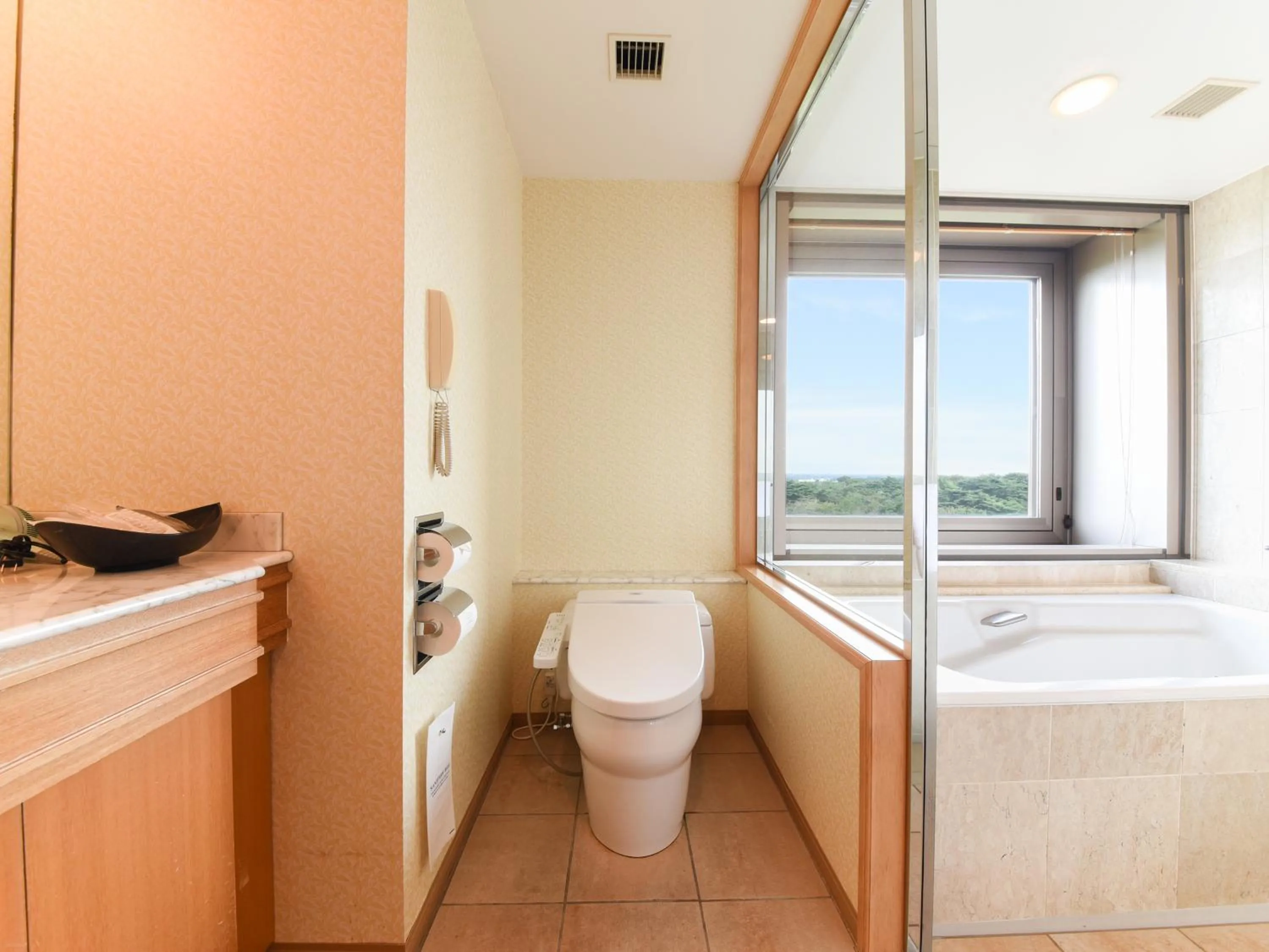 Toilet in Forest Inn Showakan (Okura Hotels & Resorts)