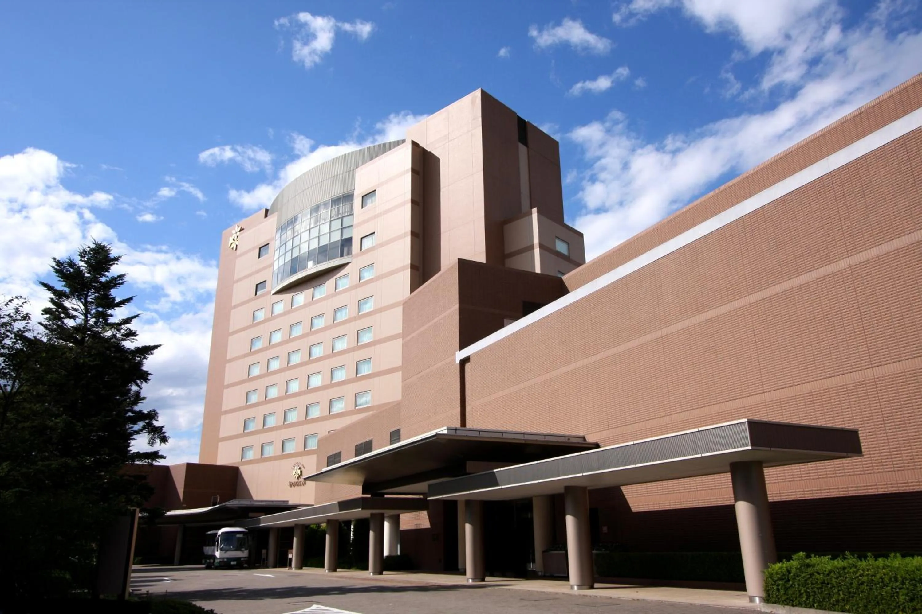 Facade/entrance in Forest Inn Showakan (Okura Hotels & Resorts)