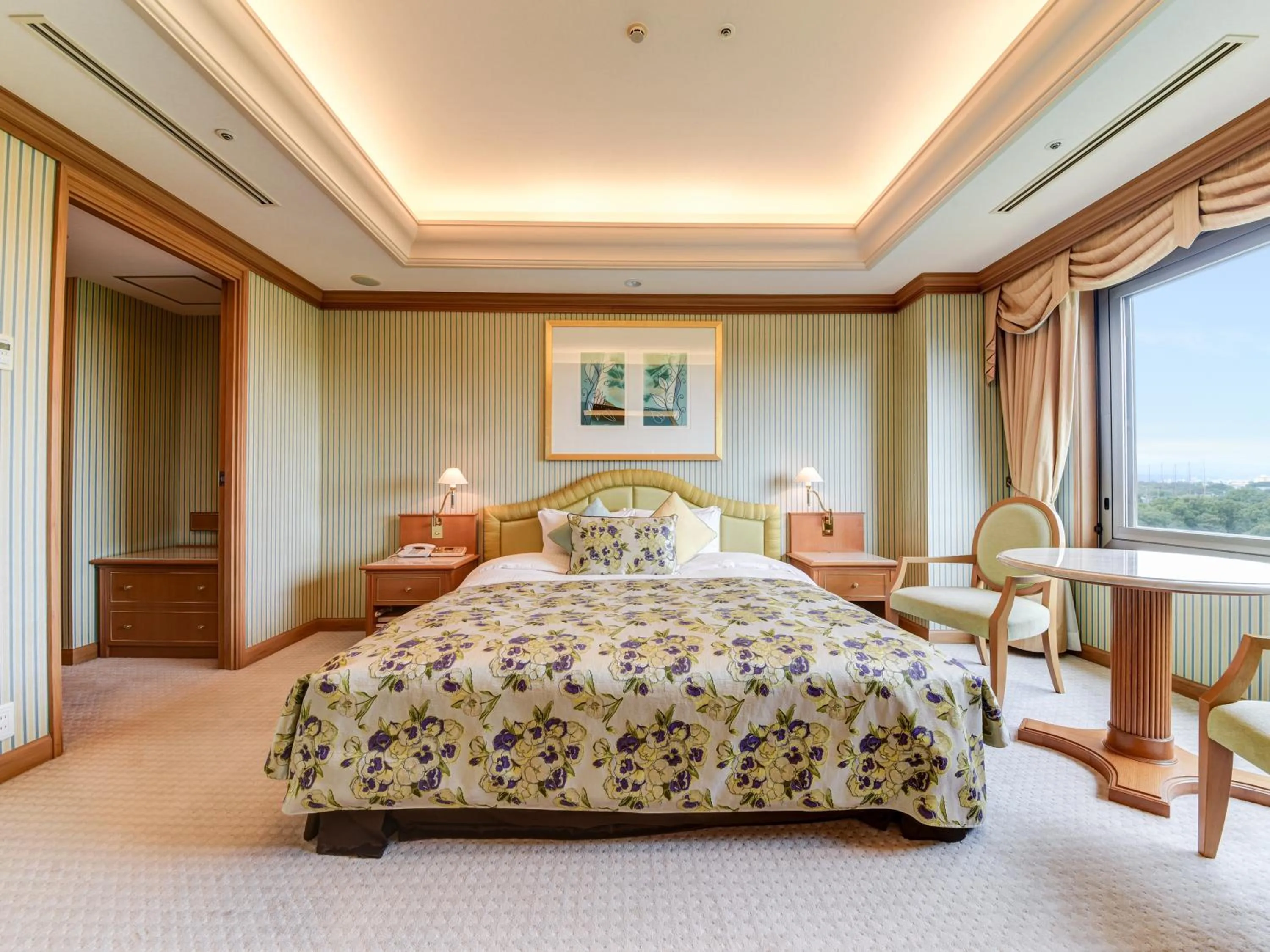 Bed in Forest Inn Showakan (Okura Hotels & Resorts)