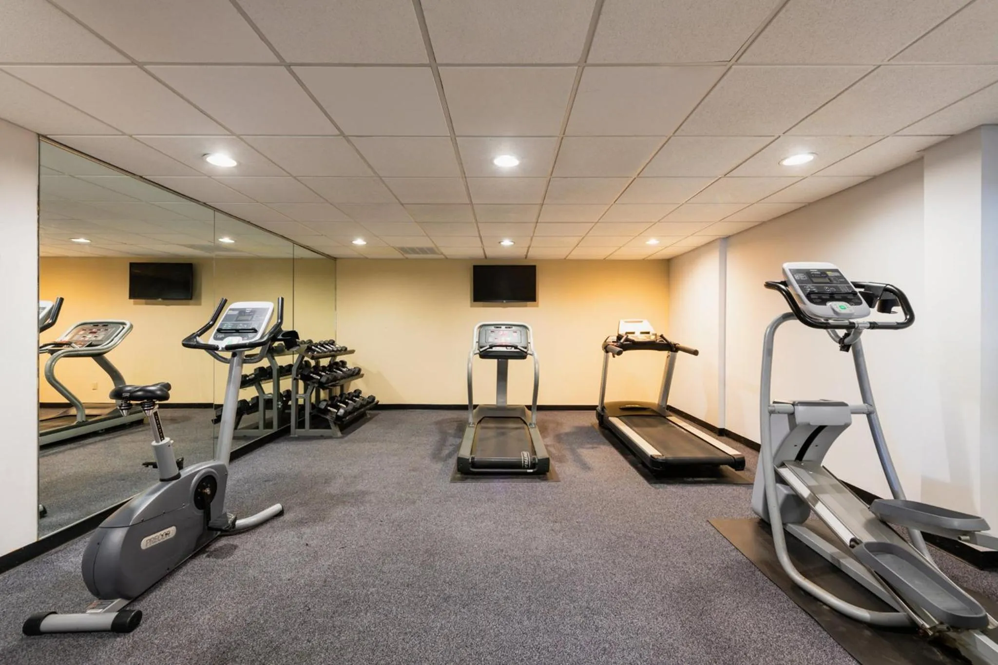 Spa and wellness centre/facilities in Holiday Inn South Plainfield-Piscataway by IHG