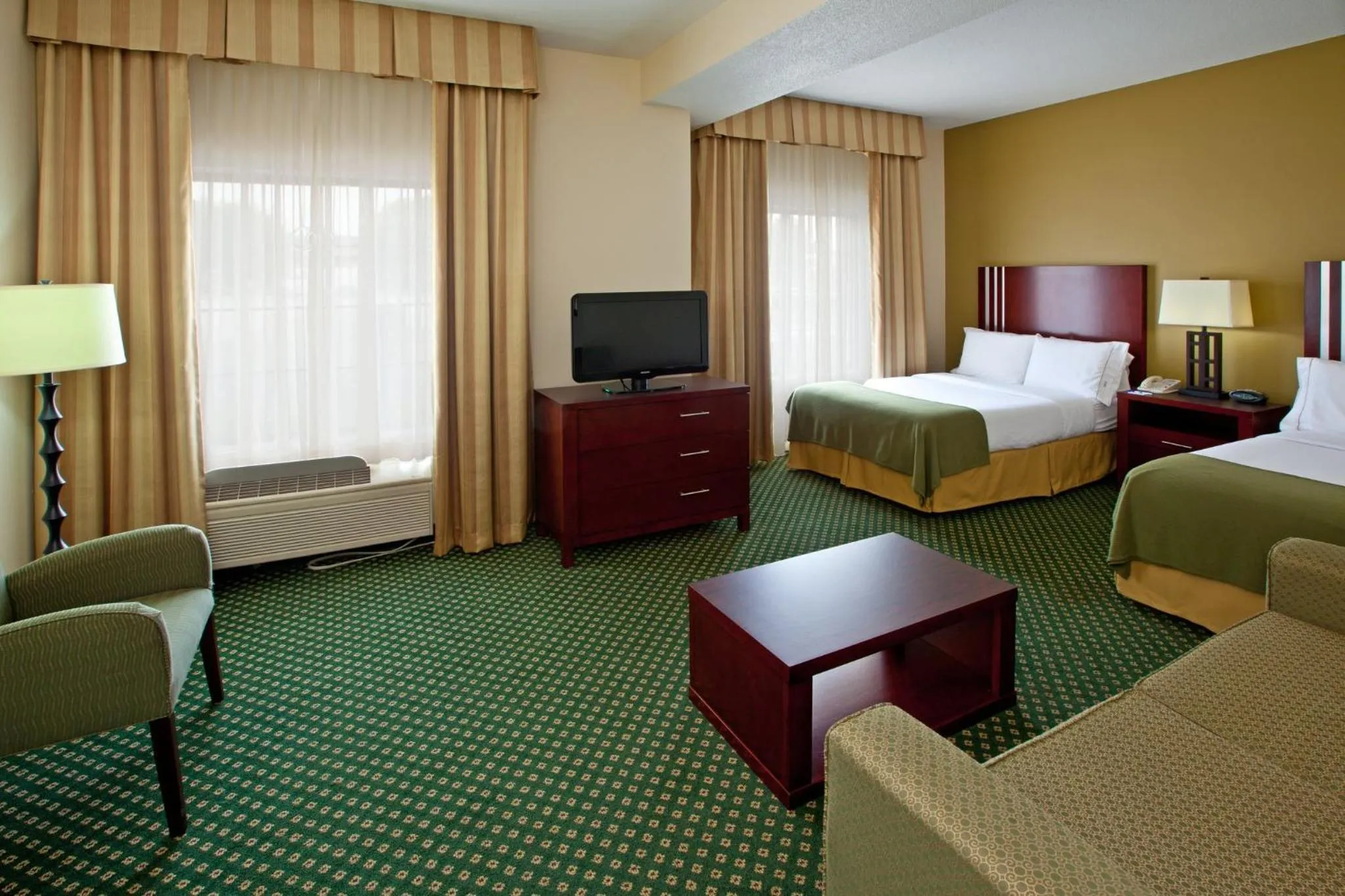 Photo of the whole room, Bed in Holiday Inn Express & Suites Indianapolis - East by IHG