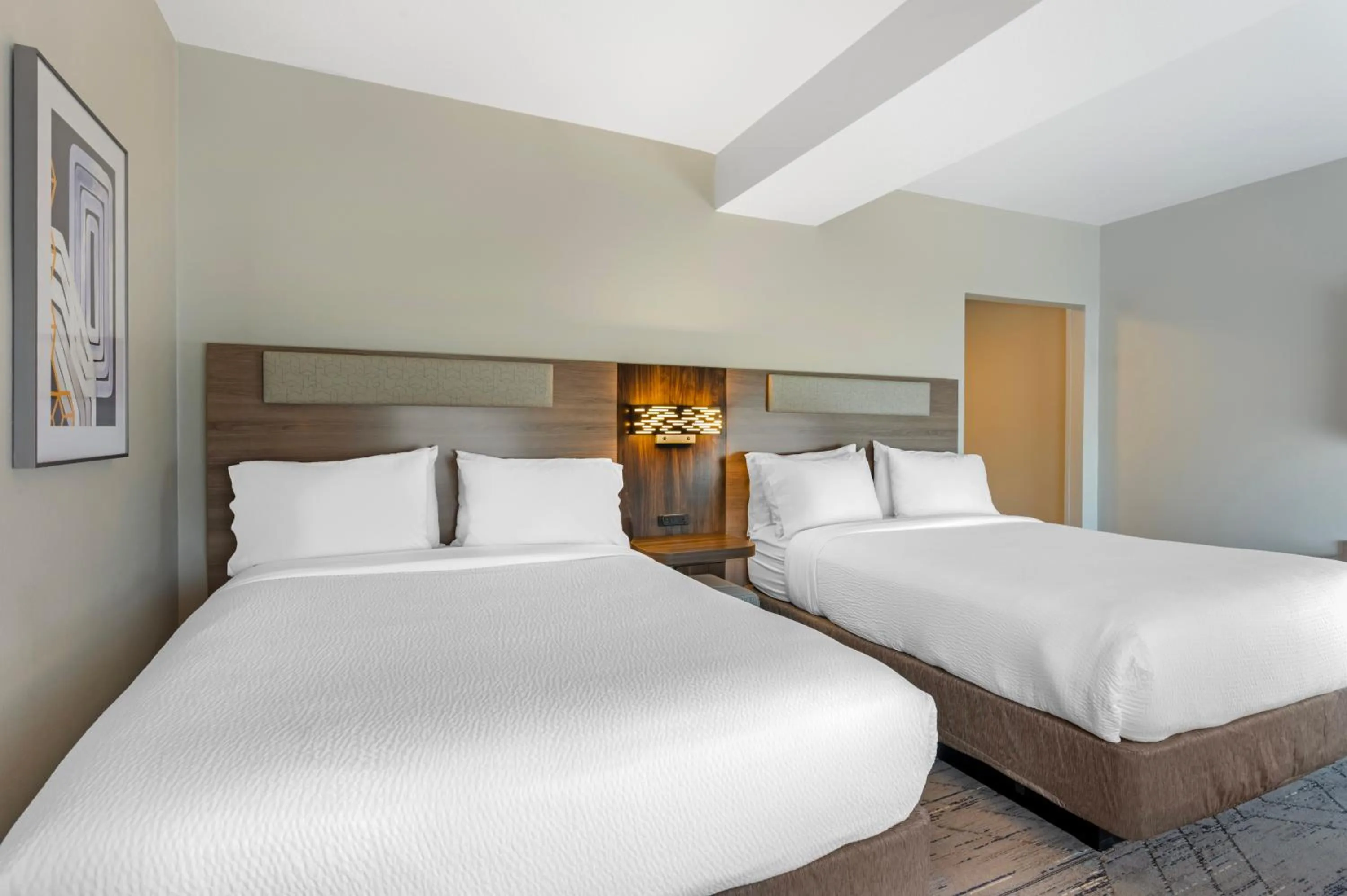 Bed in Holiday Inn Express & Suites Indianapolis - East by IHG