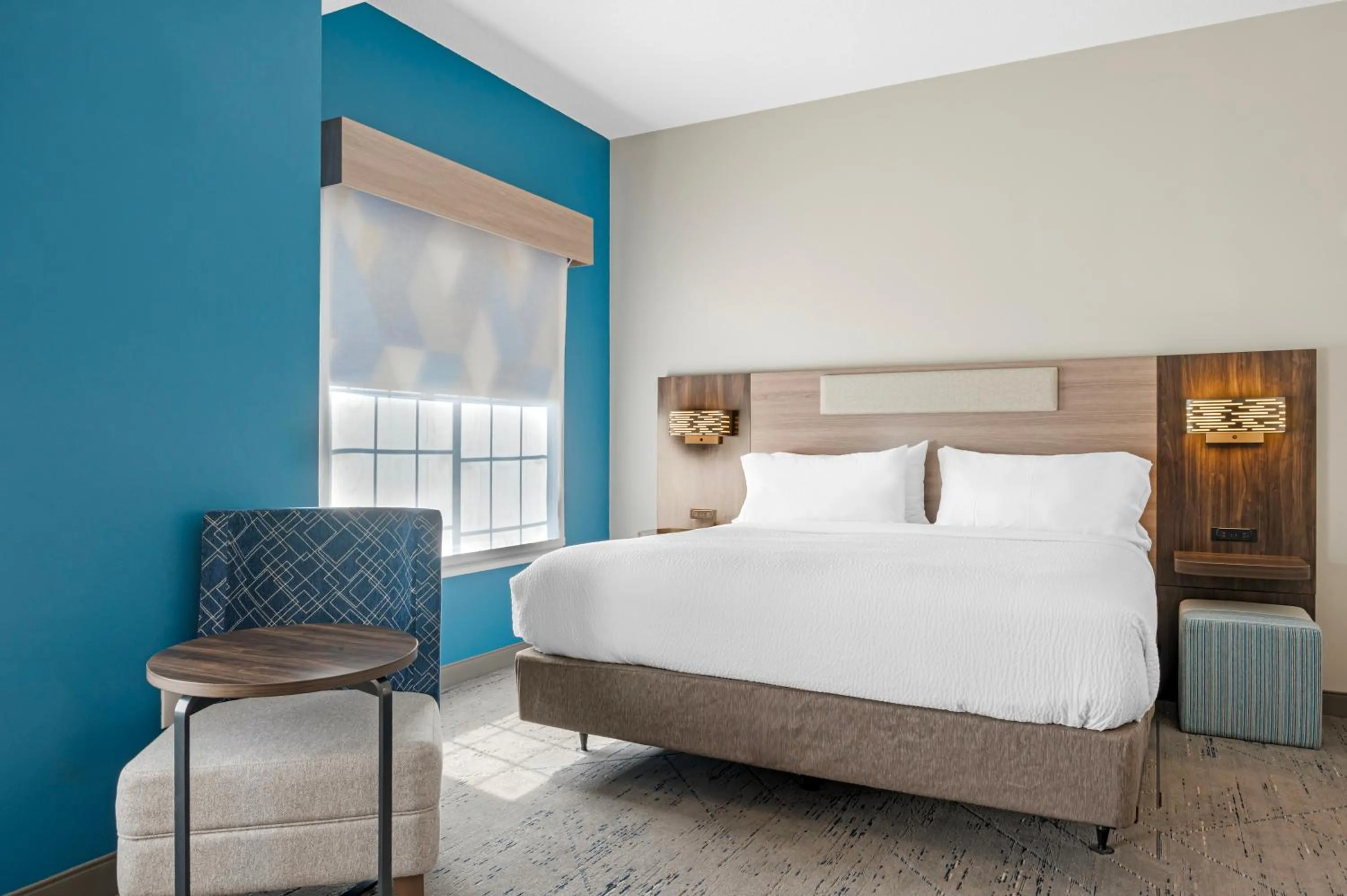 Bed in Holiday Inn Express & Suites Indianapolis - East by IHG