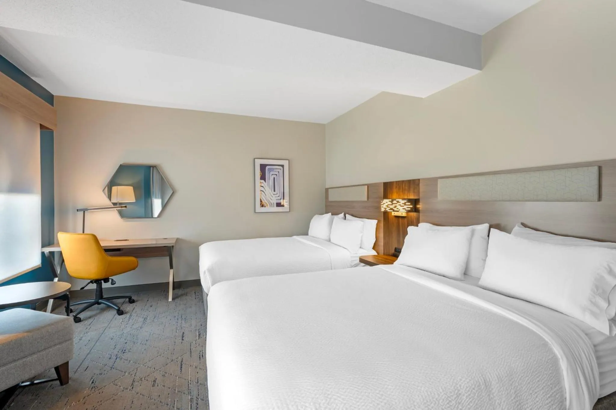 Photo of the whole room, Bed in Holiday Inn Express & Suites Indianapolis - East by IHG
