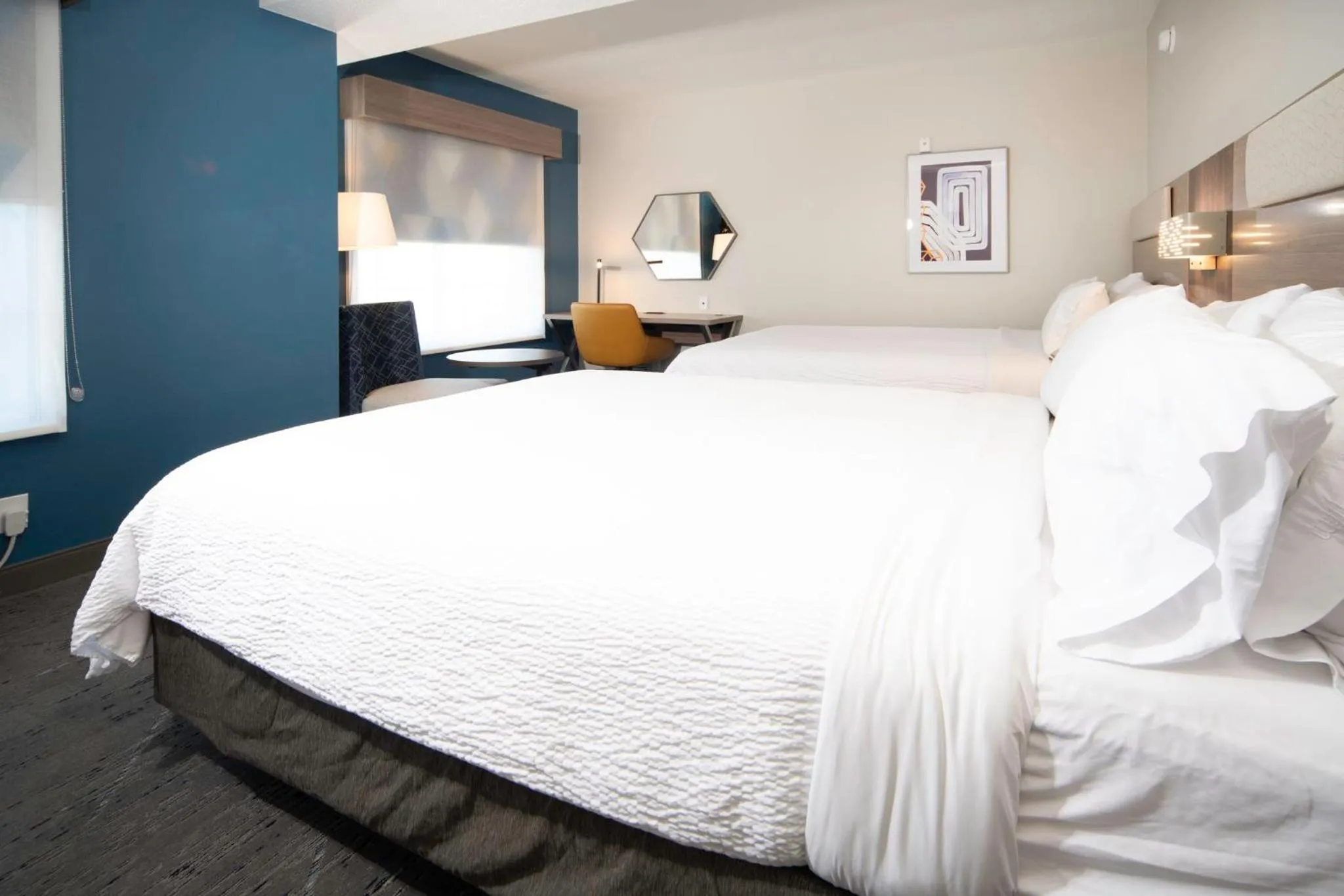 Photo of the whole room, Bed in Holiday Inn Express & Suites Indianapolis - East by IHG