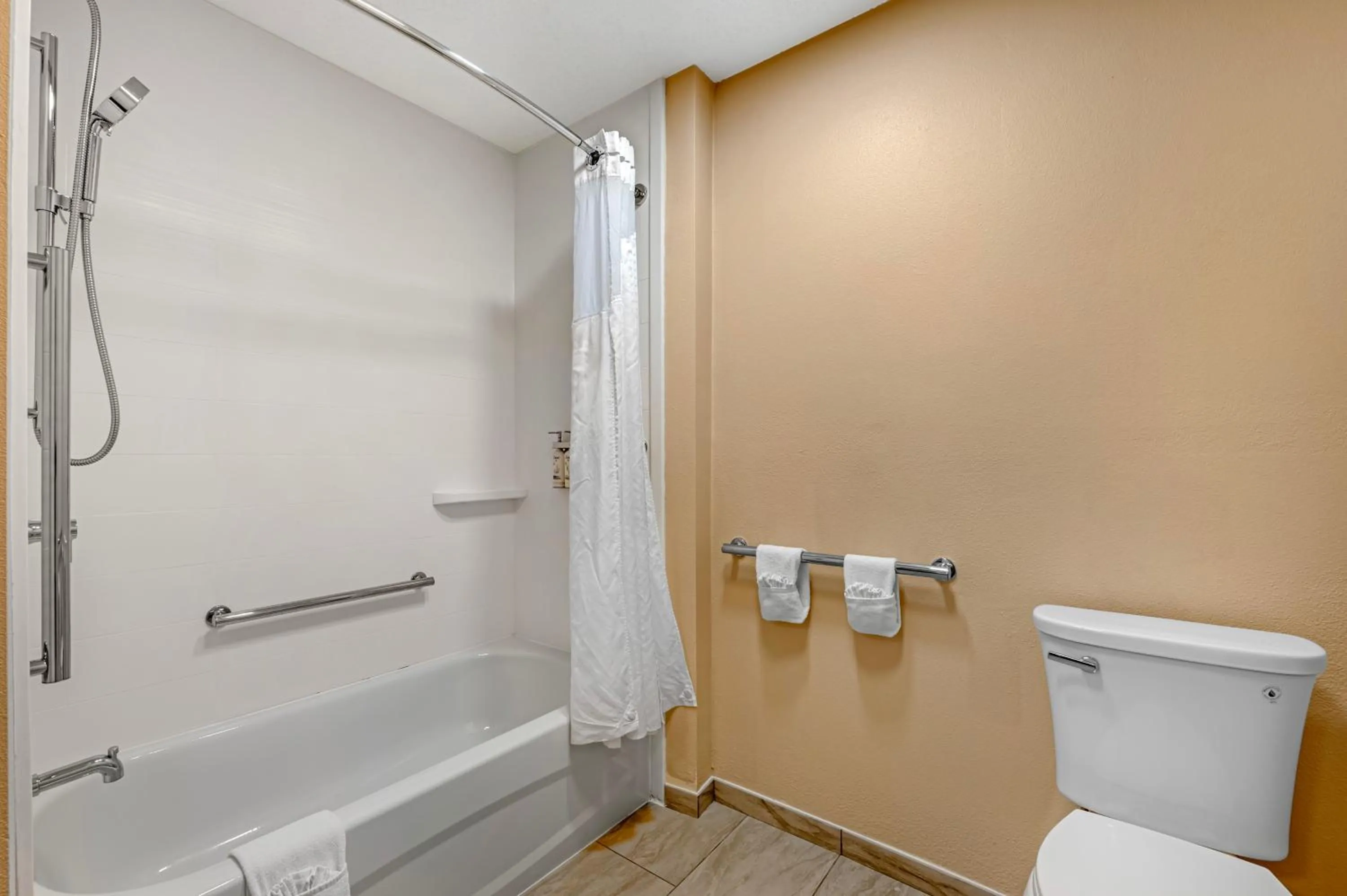 Holiday Inn Express & Suites Indianapolis - East by IHG