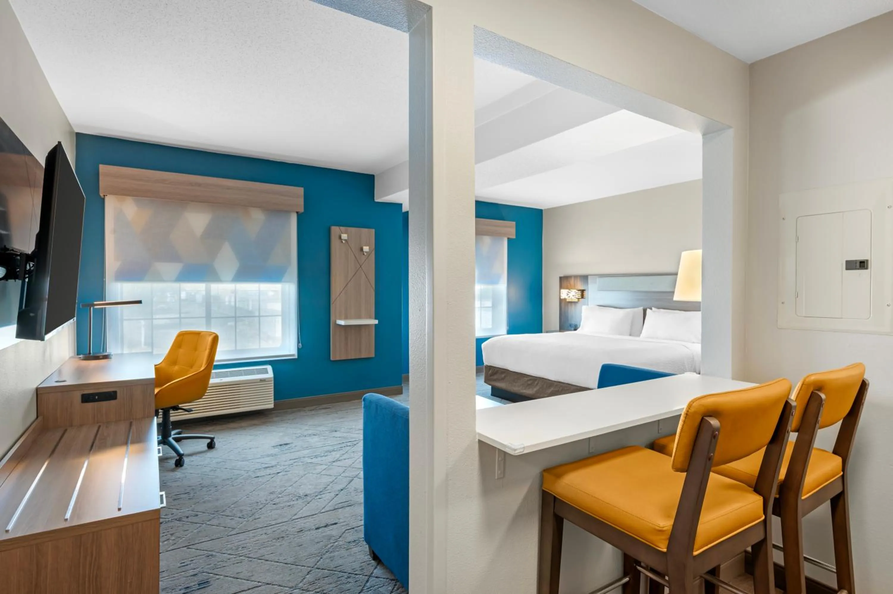 Bed in Holiday Inn Express & Suites Indianapolis - East by IHG