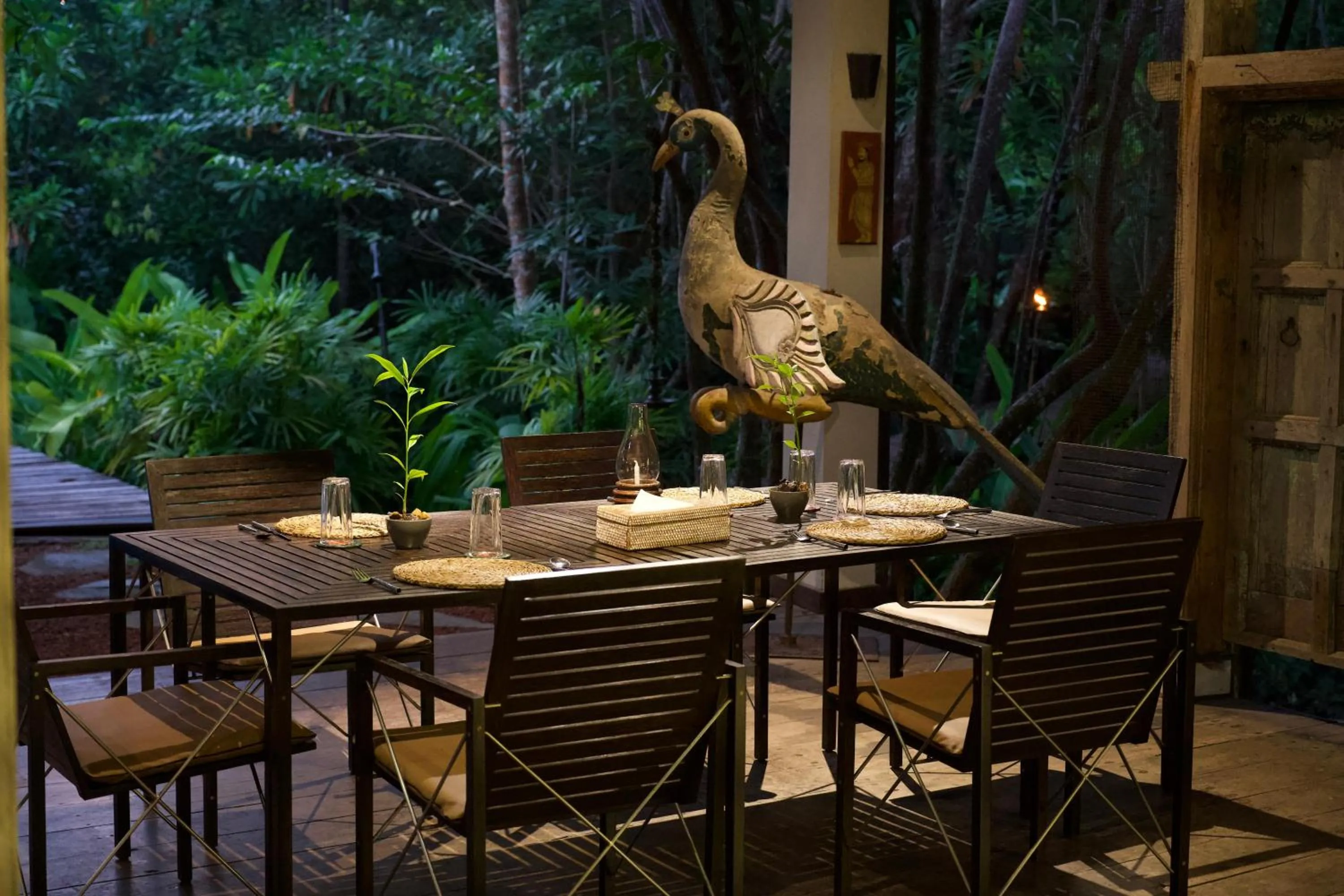 Restaurant/places to eat in Ginganga Lodge