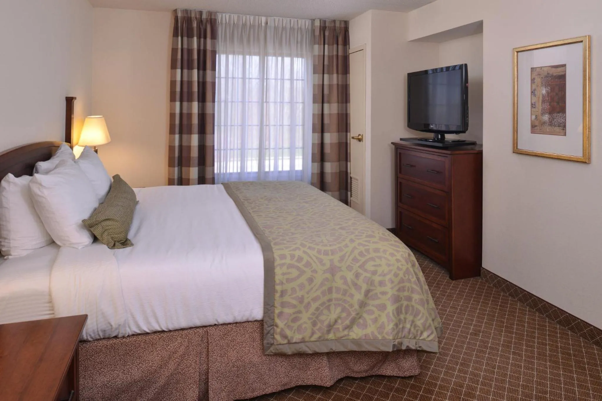 Photo of the whole room, Bed in Staybridge Suites Indianapolis-Airport by IHG