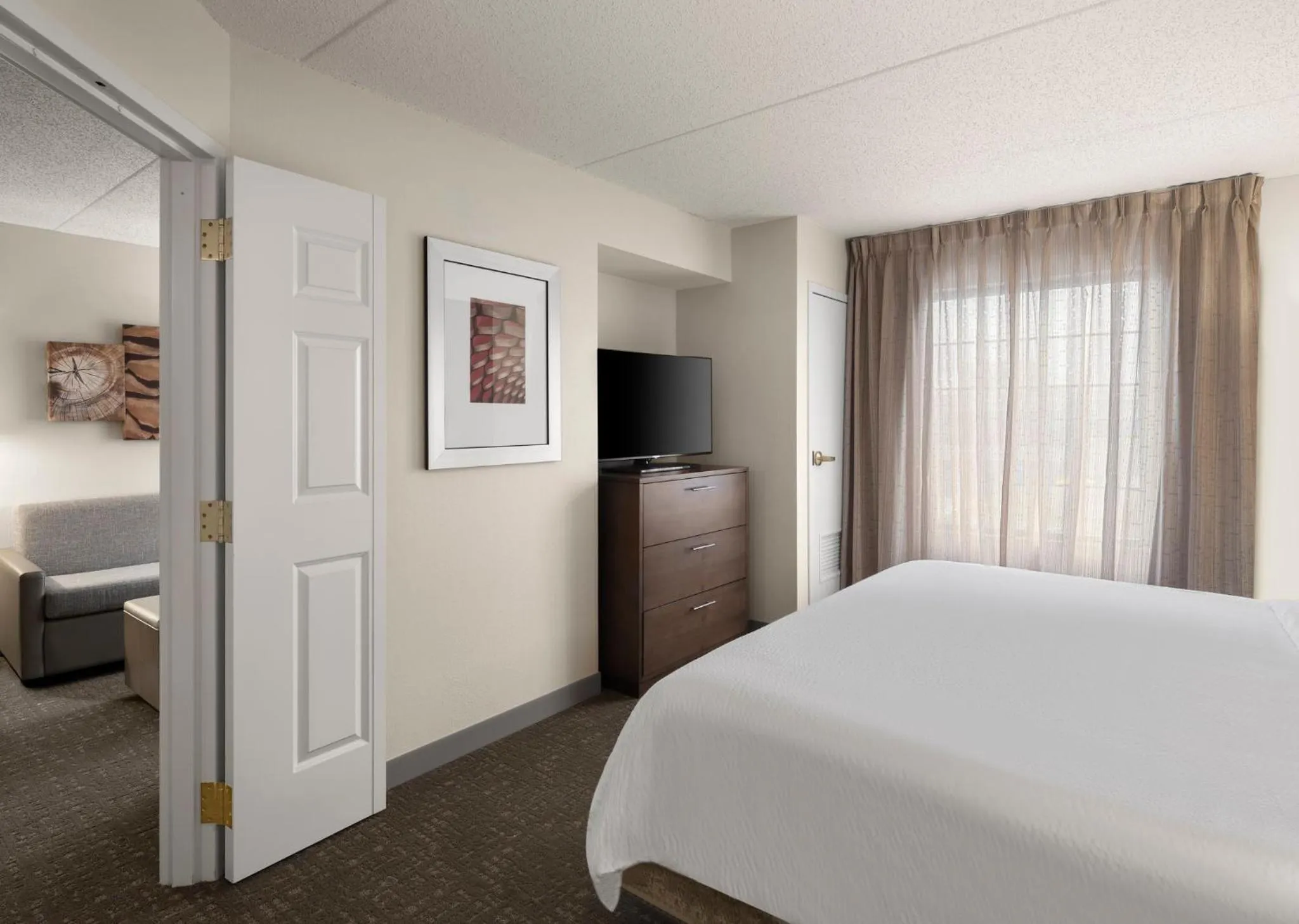 Photo of the whole room, Bed in Staybridge Suites Indianapolis-Airport by IHG