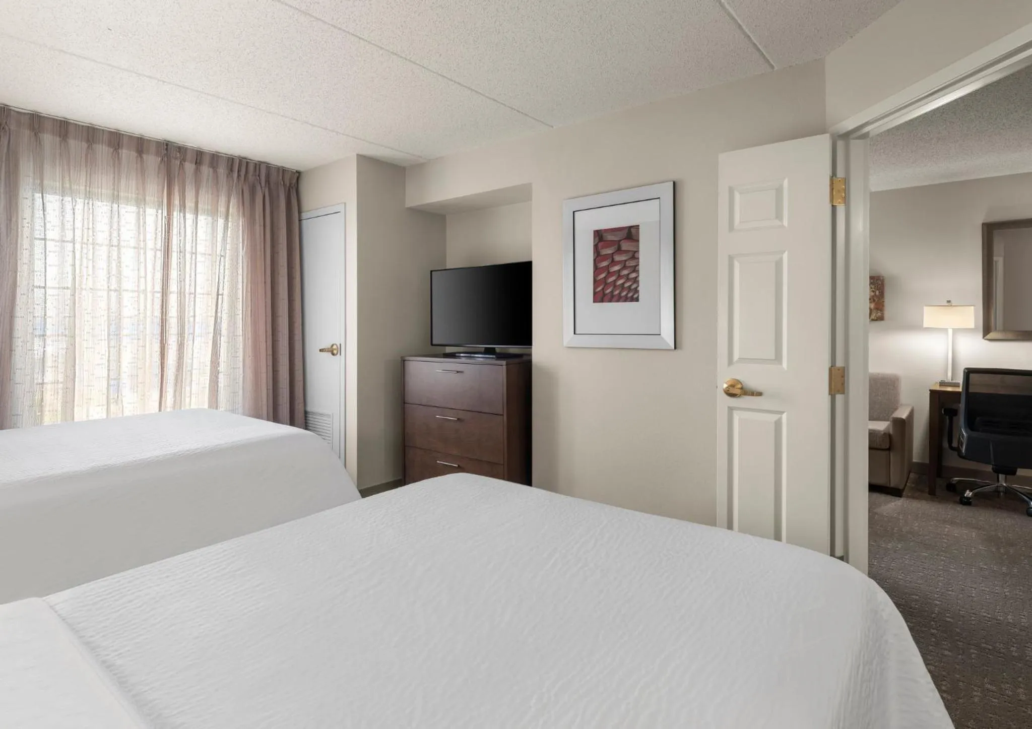 Photo of the whole room, Bed in Staybridge Suites Indianapolis-Airport by IHG