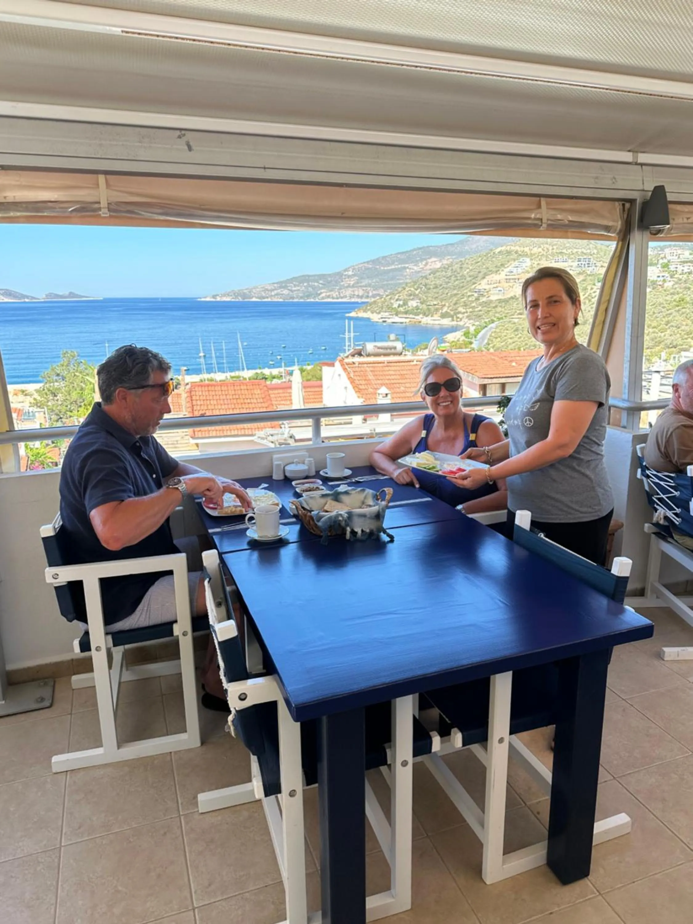 Food and drinks in The White House Kalkan