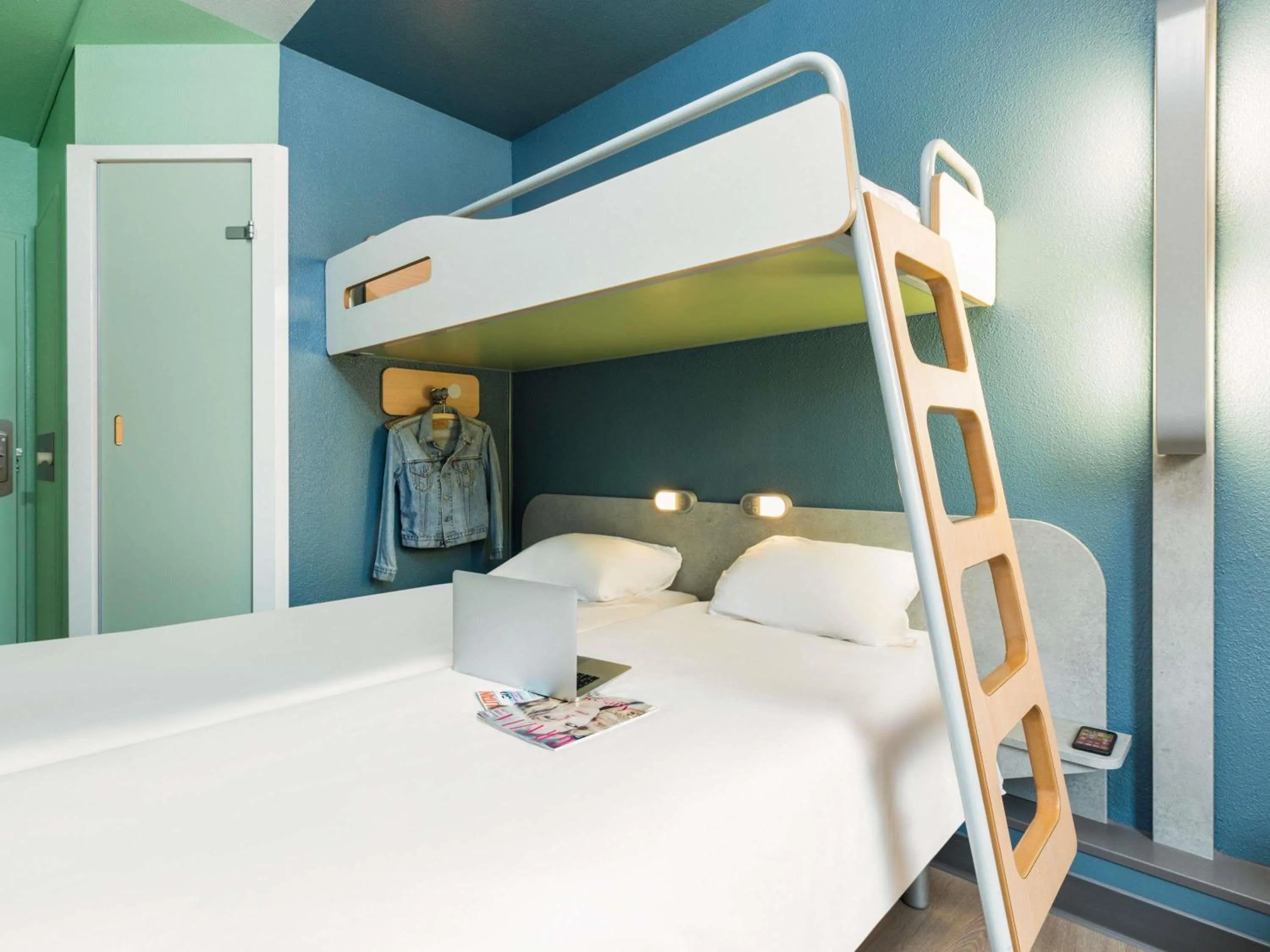 Bedroom, Bed in ibis budget Paris Porte De Montmartre