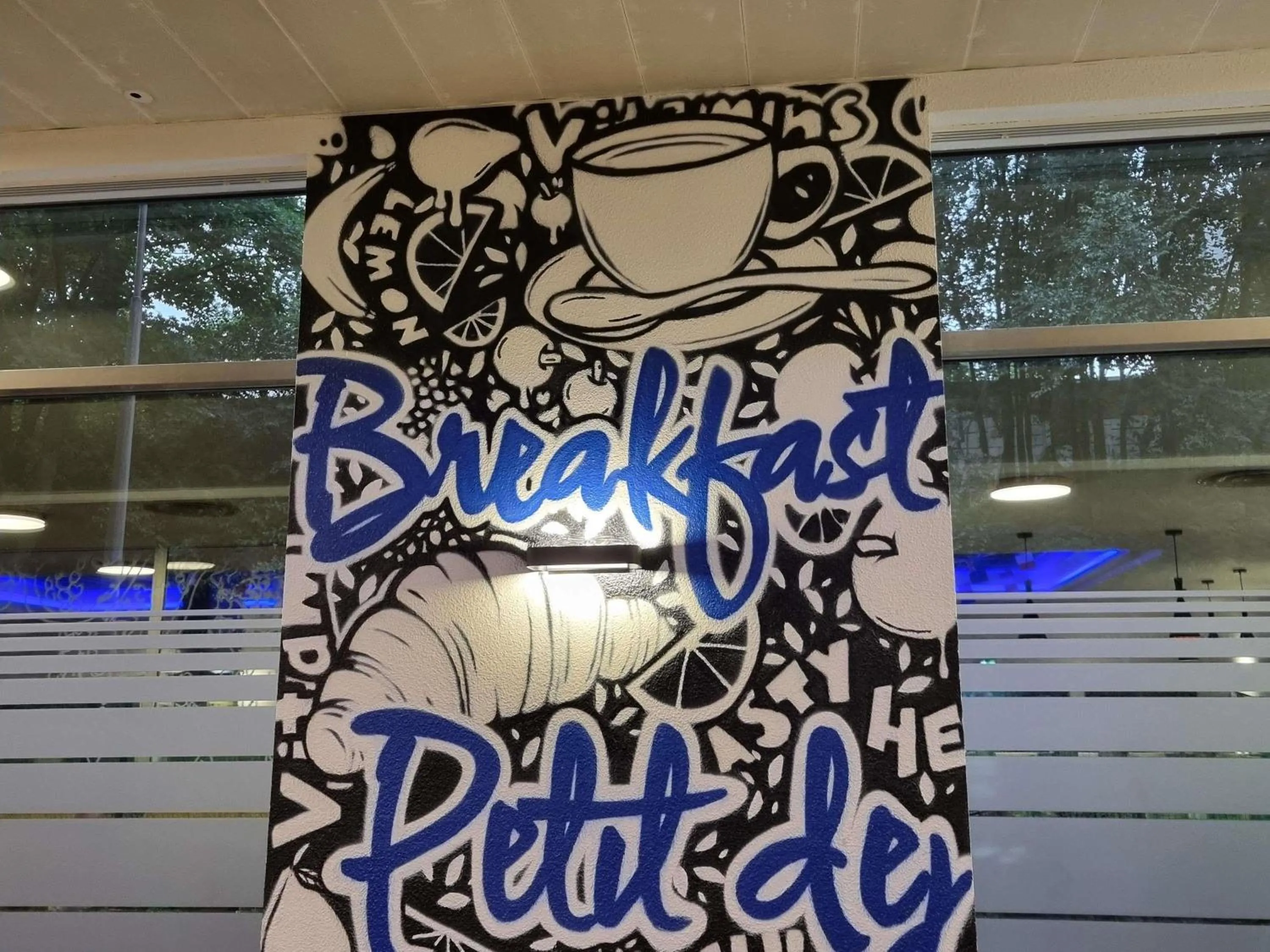 Breakfast in ibis budget Paris Porte De Montmartre