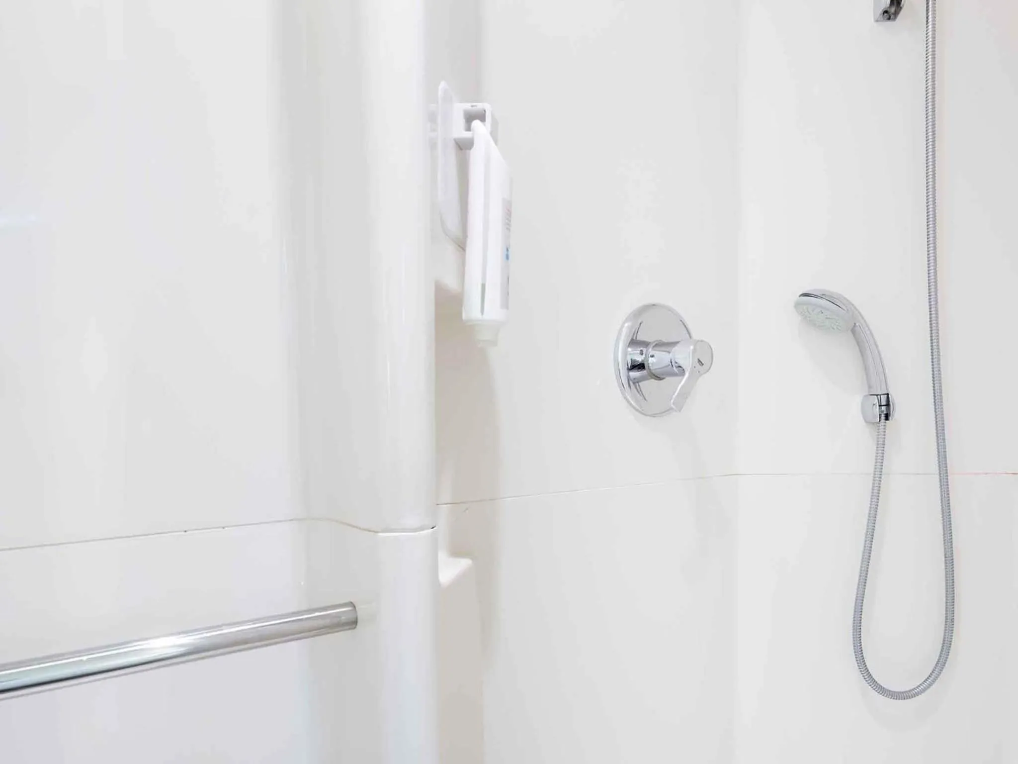 Bedroom in ibis budget Paris Porte De Montmartre