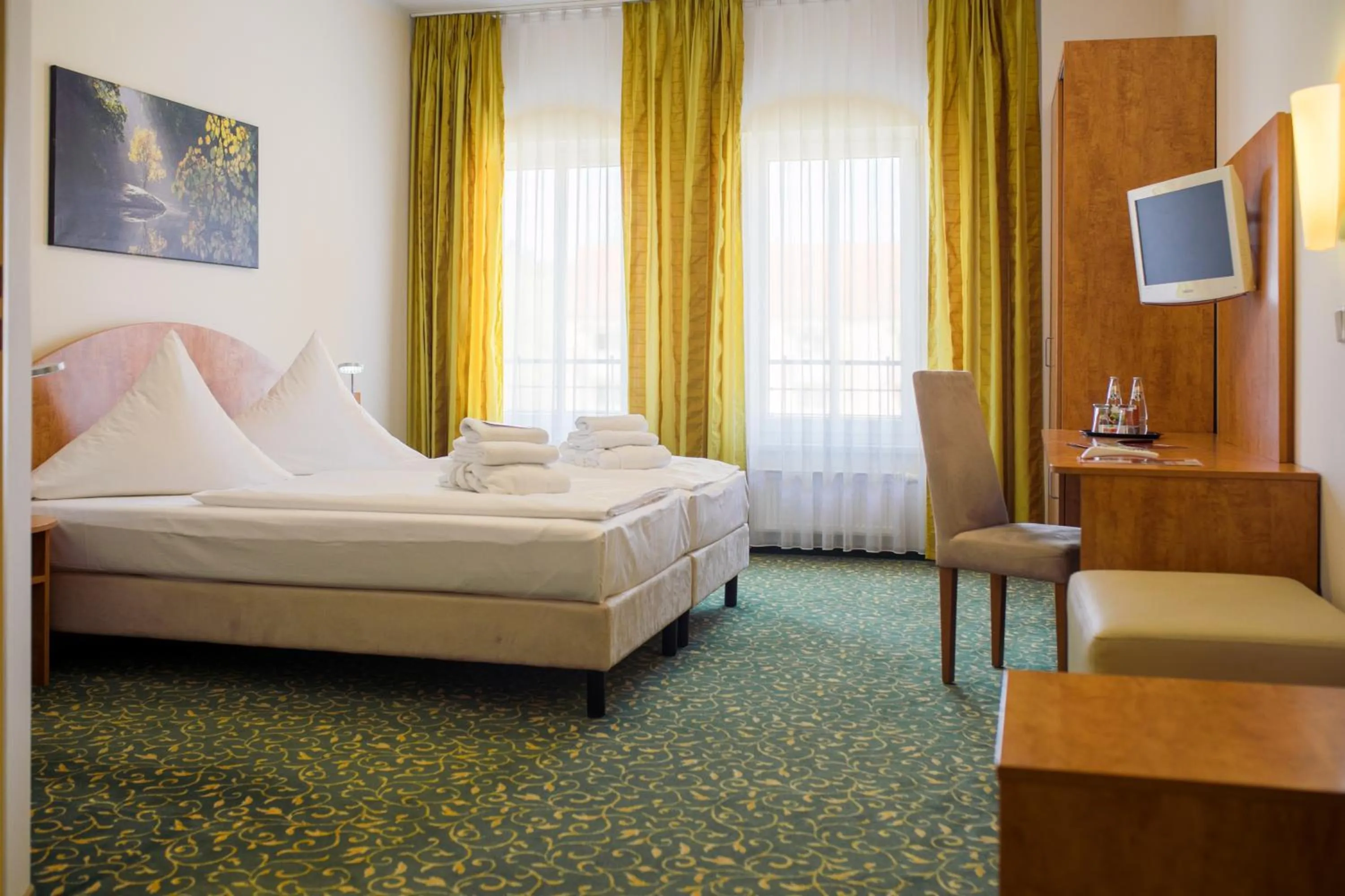 Photo of the whole room, Bed in Kulturhotel Fürst Pückler Park