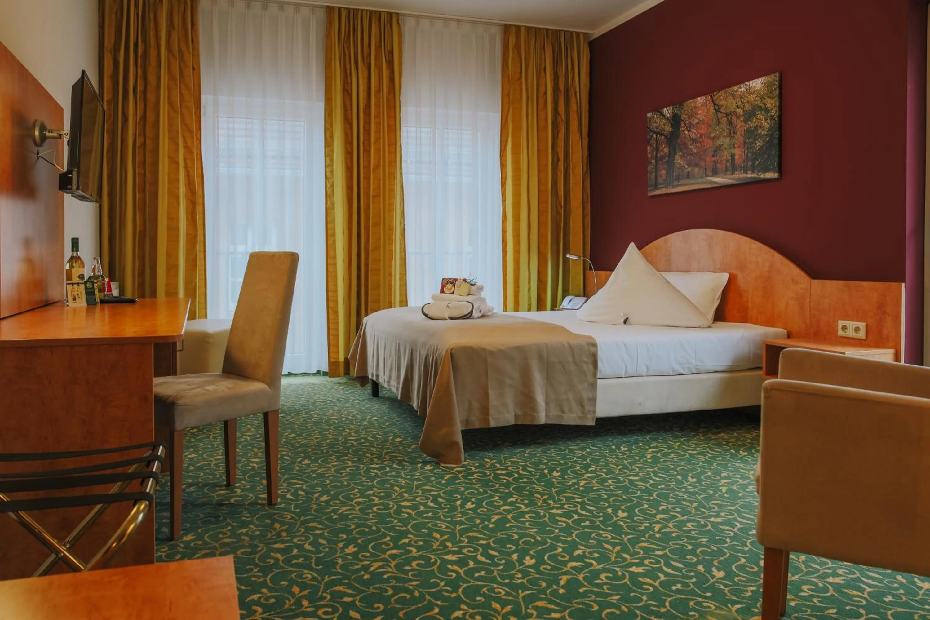Photo of the whole room, Bed in Kulturhotel Fürst Pückler Park