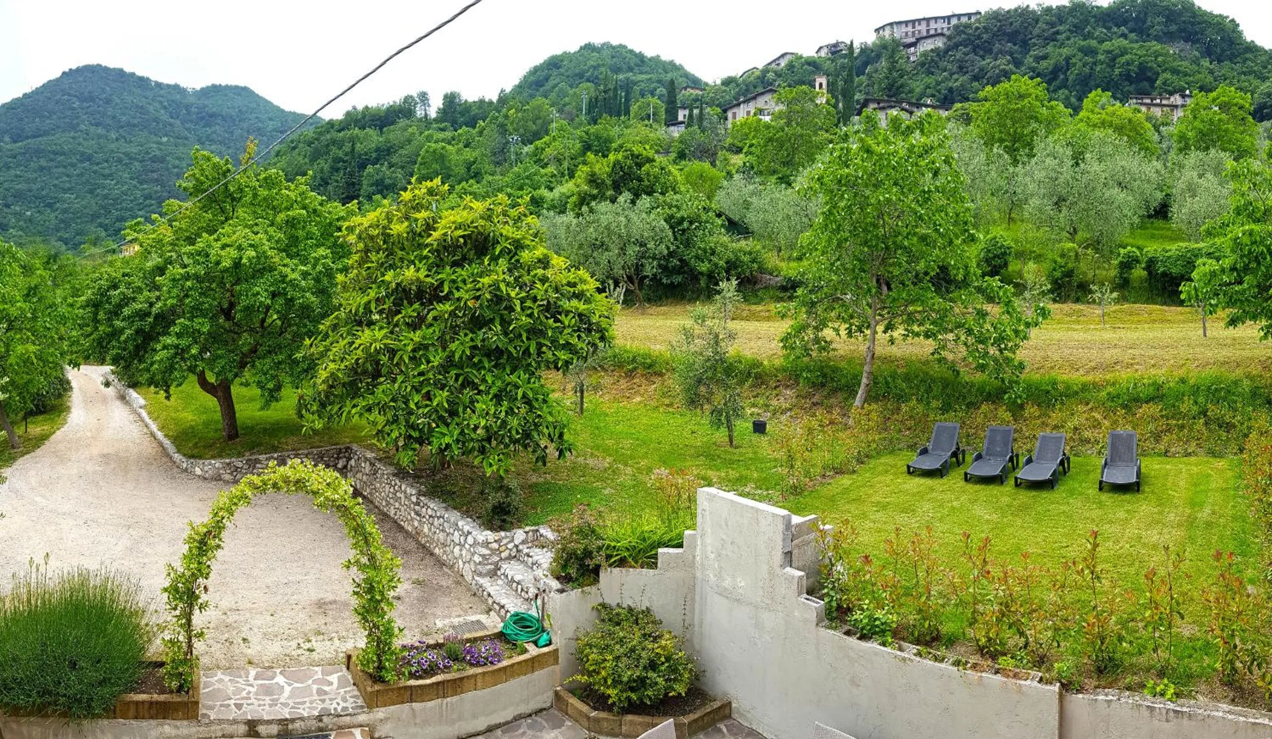 Natural landscape in Casa Gina Garden and view by Gardadomusmea