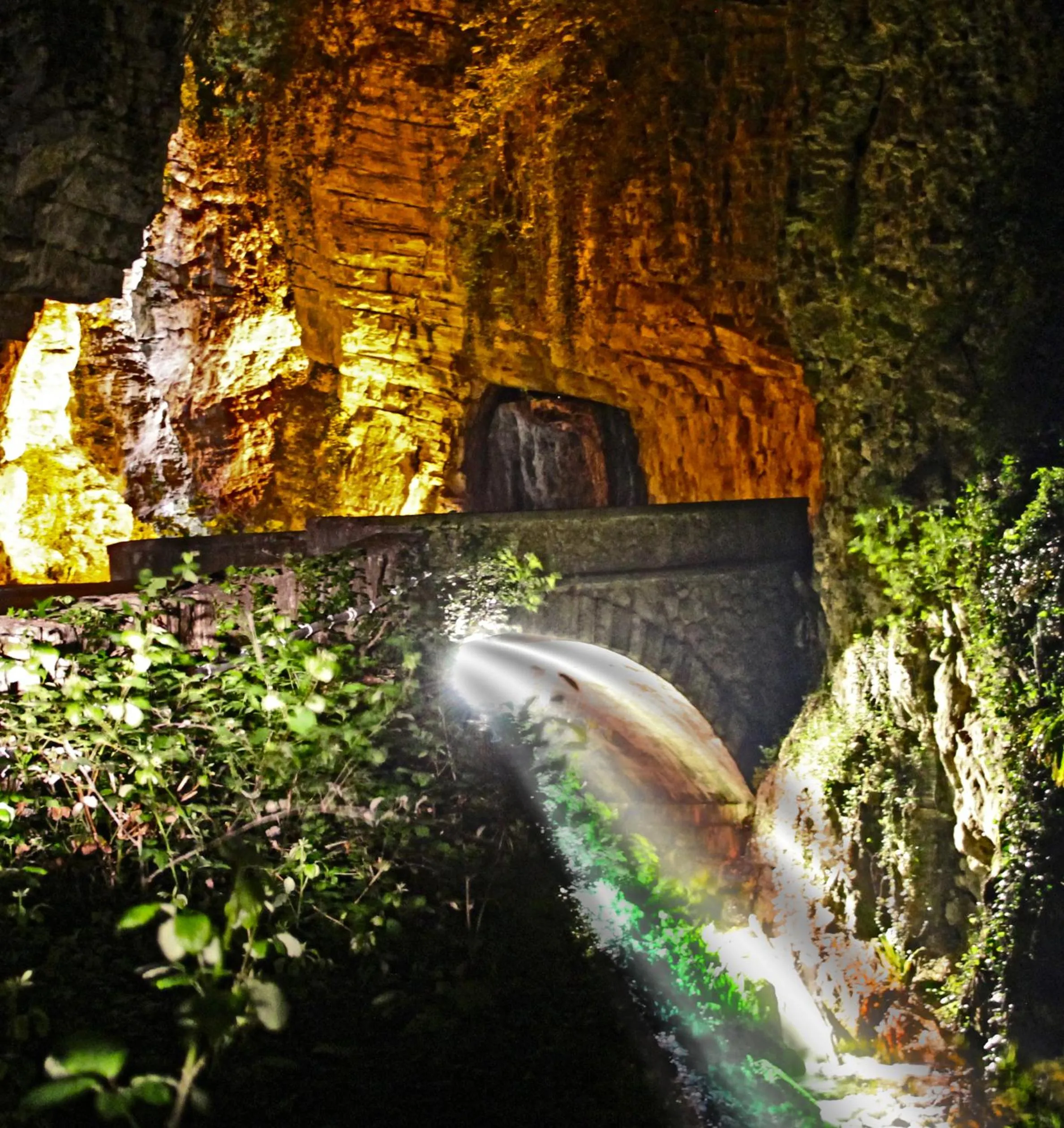 Street view in Casa Gina Garden and view by Gardadomusmea