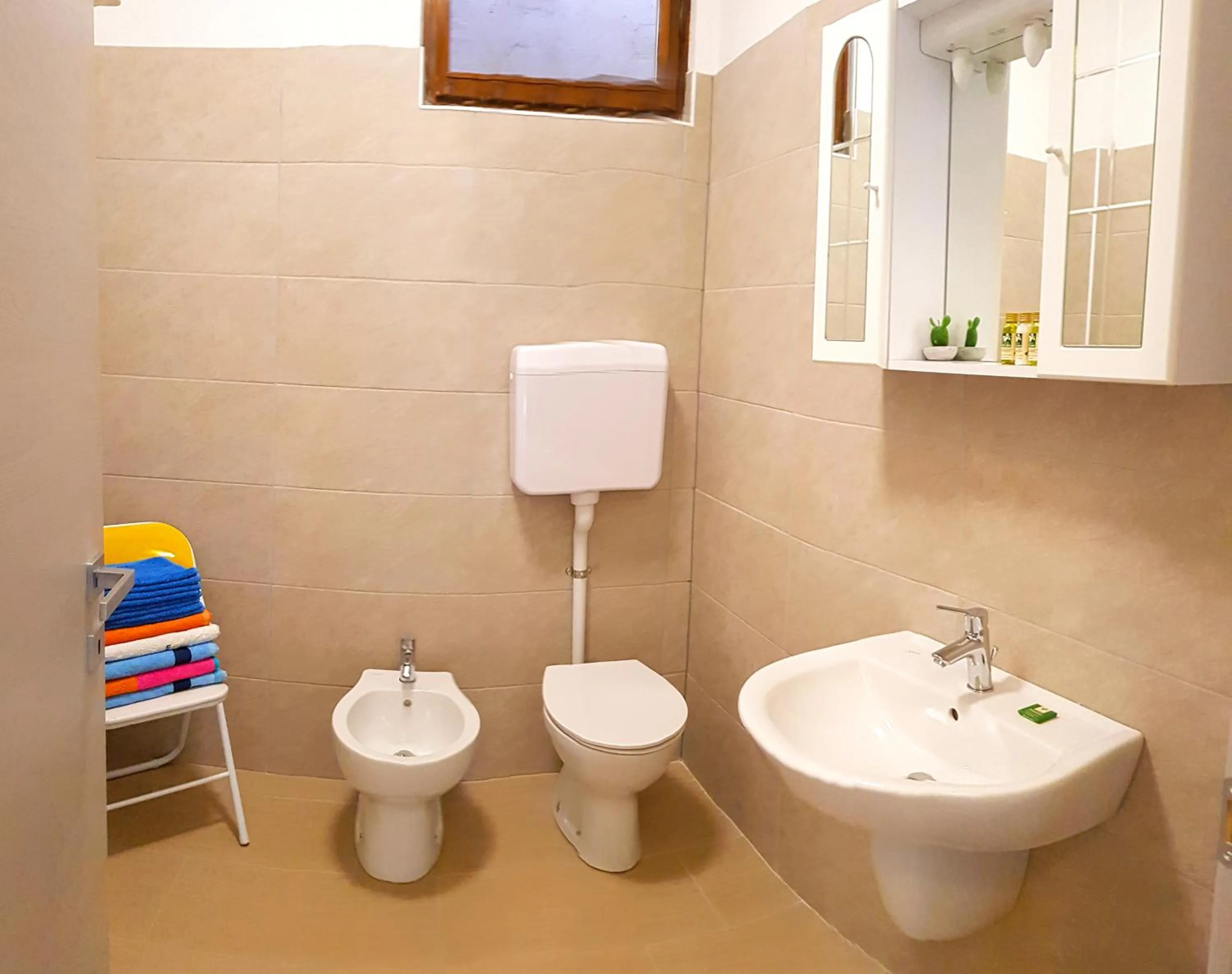 Bathroom in Casa Gina Garden and view by Gardadomusmea