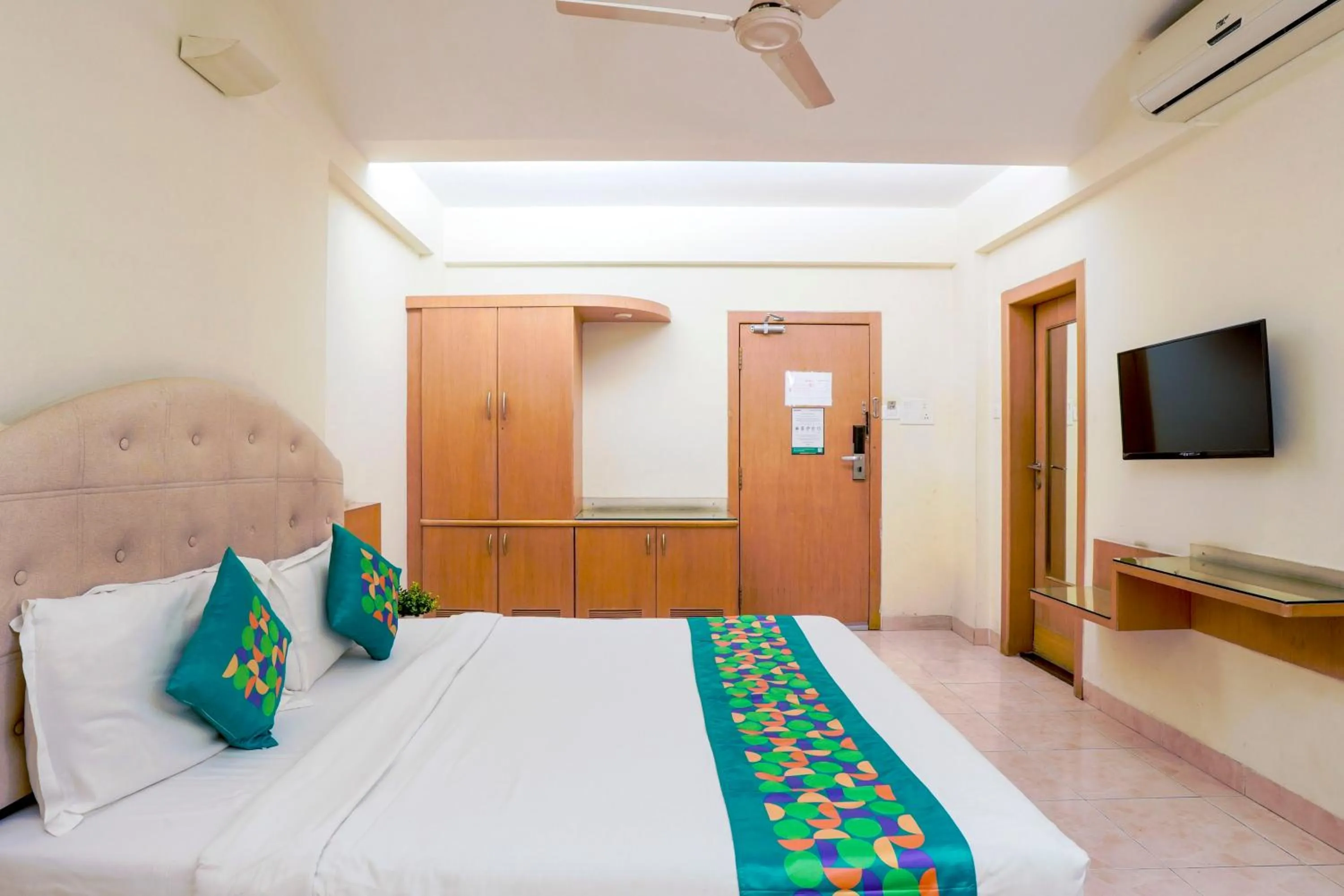 Bedroom, Bed in Treebo Premium Niraali Executive, Hinjewadi