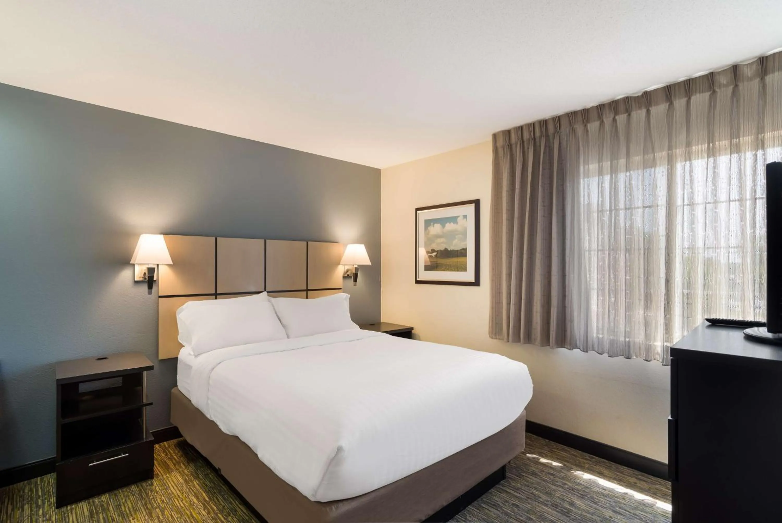 Bedroom, Bed in Sonesta Simply Suites Dallas Las Colinas