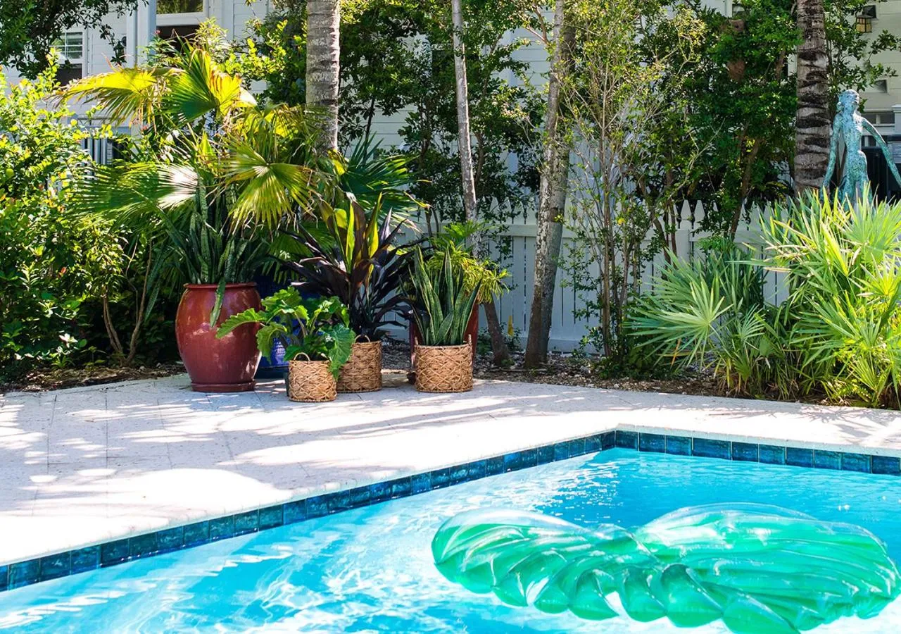 Swimming pool in Parrot Key Hotel & Villas