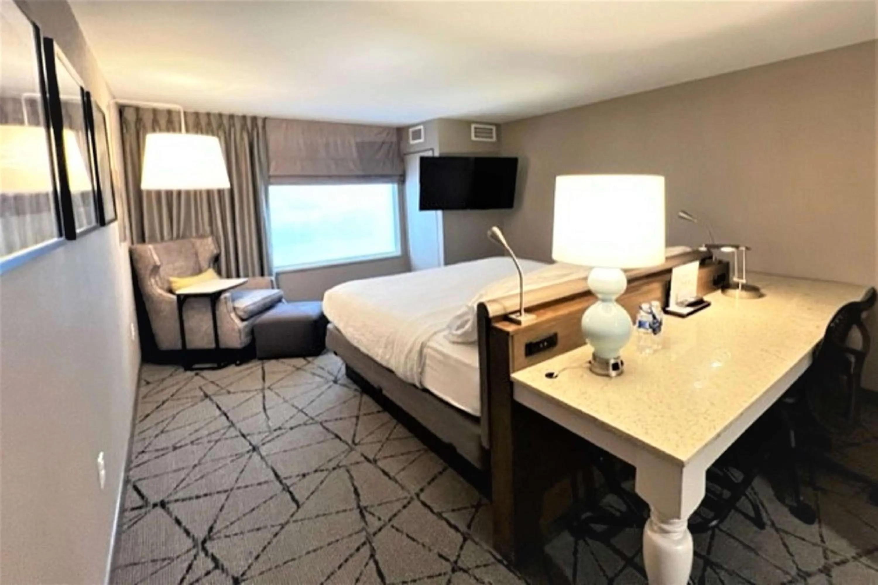 Bedroom, Bed in Hilton Garden Inn Springfield